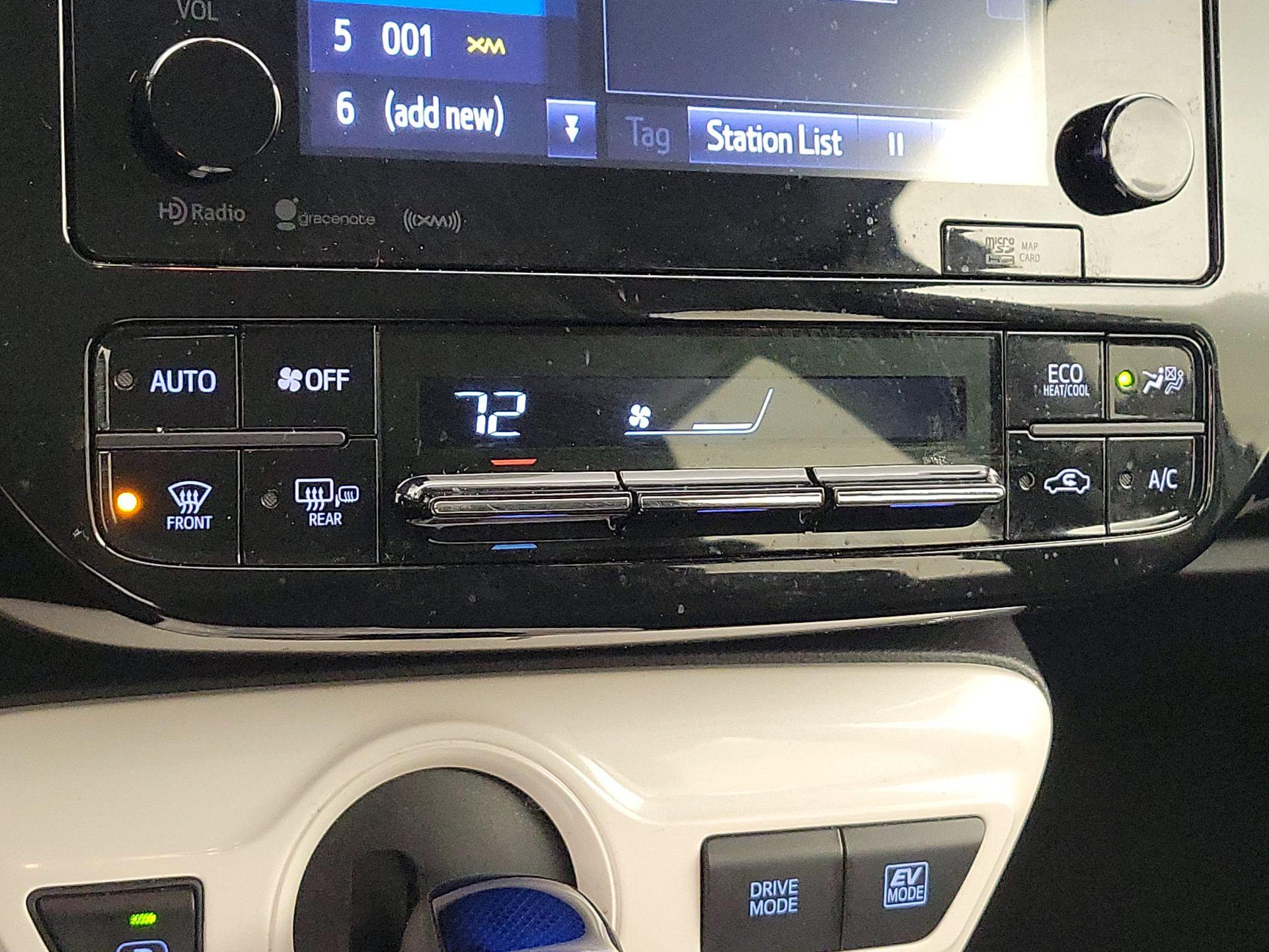 Thumbnail: 2017 Toyota Prius - 17