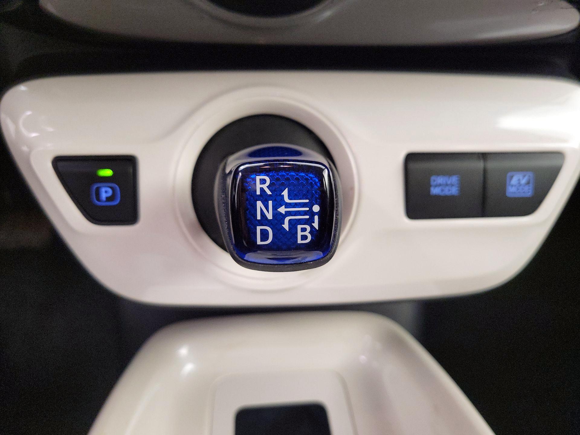 Thumbnail: 2017 Toyota Prius - 18