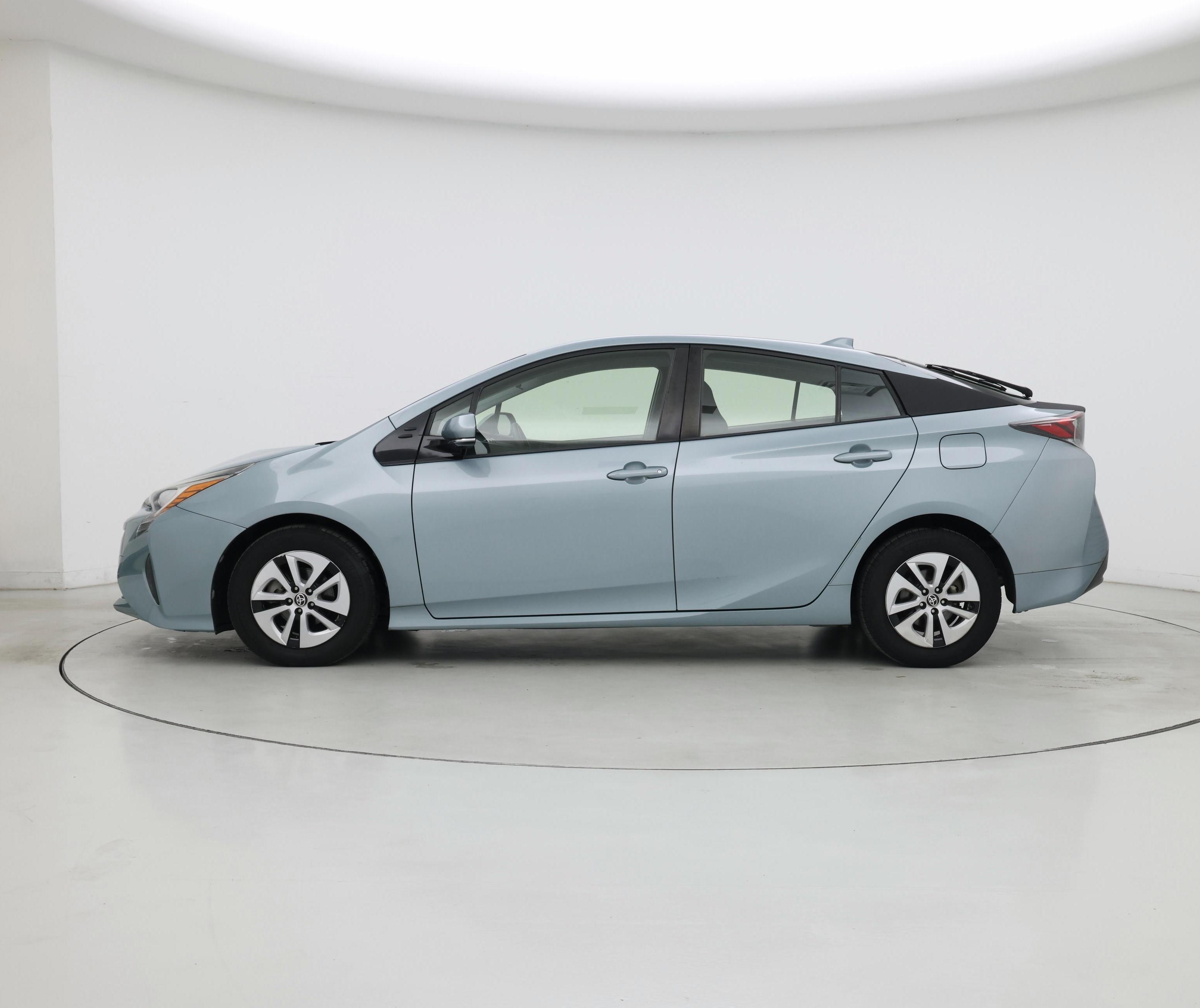Thumbnail: 2017 Toyota Prius - 3
