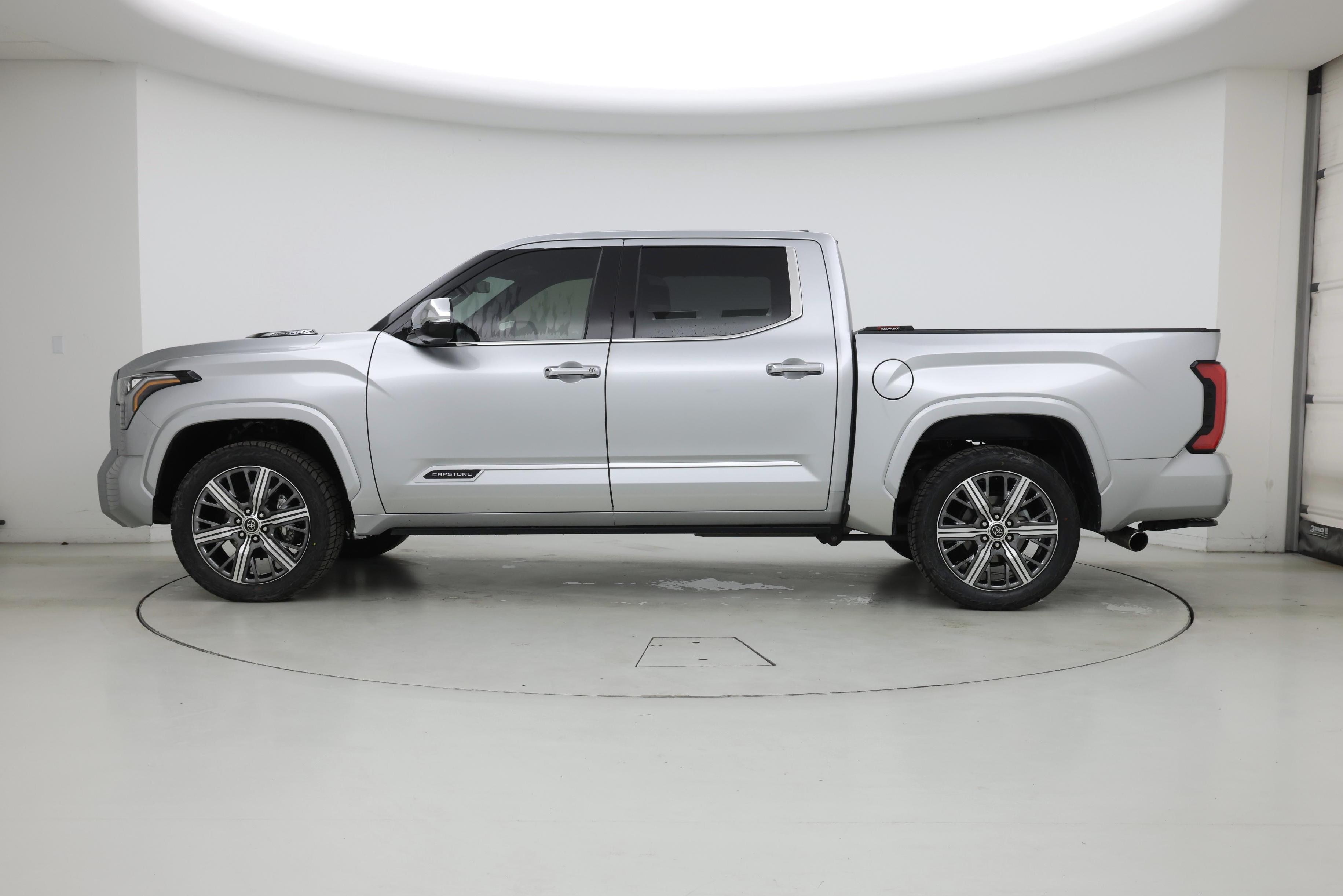 Thumbnail: 2022 Toyota Tundra - 3