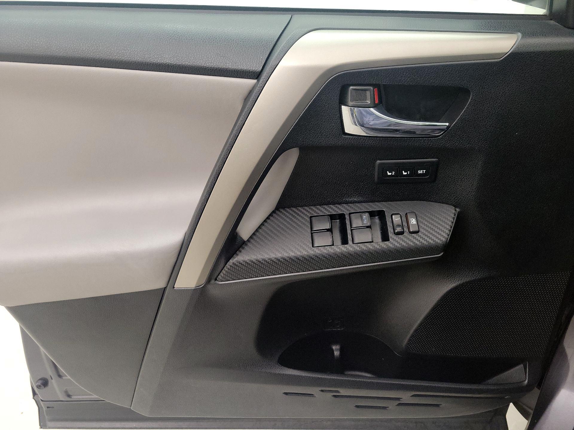 Thumbnail: 2015 Toyota RAV4 - 12