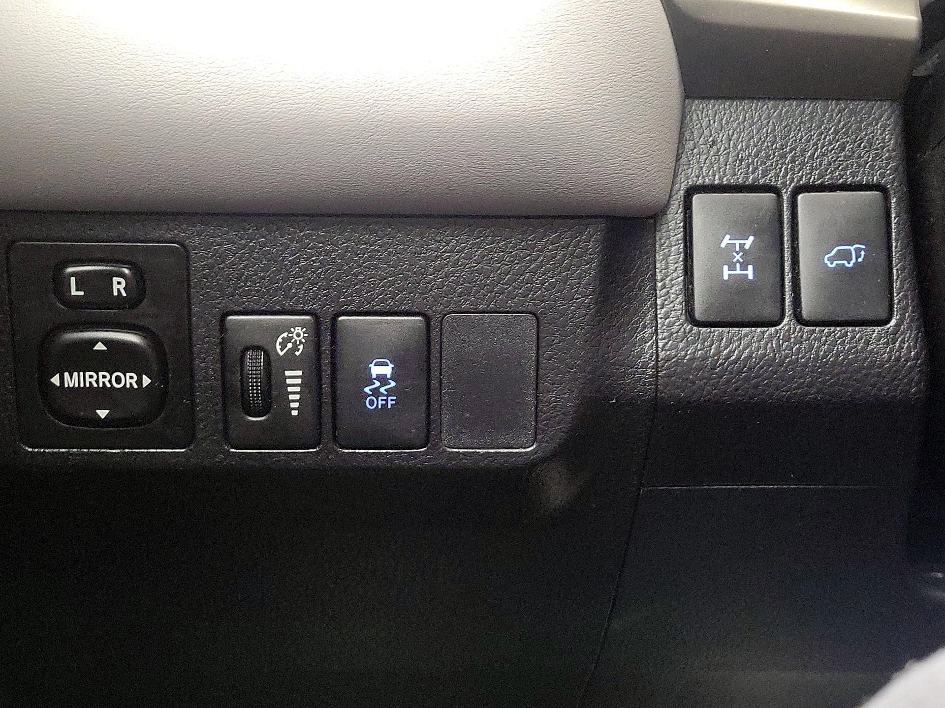 Thumbnail: 2015 Toyota RAV4 - 13