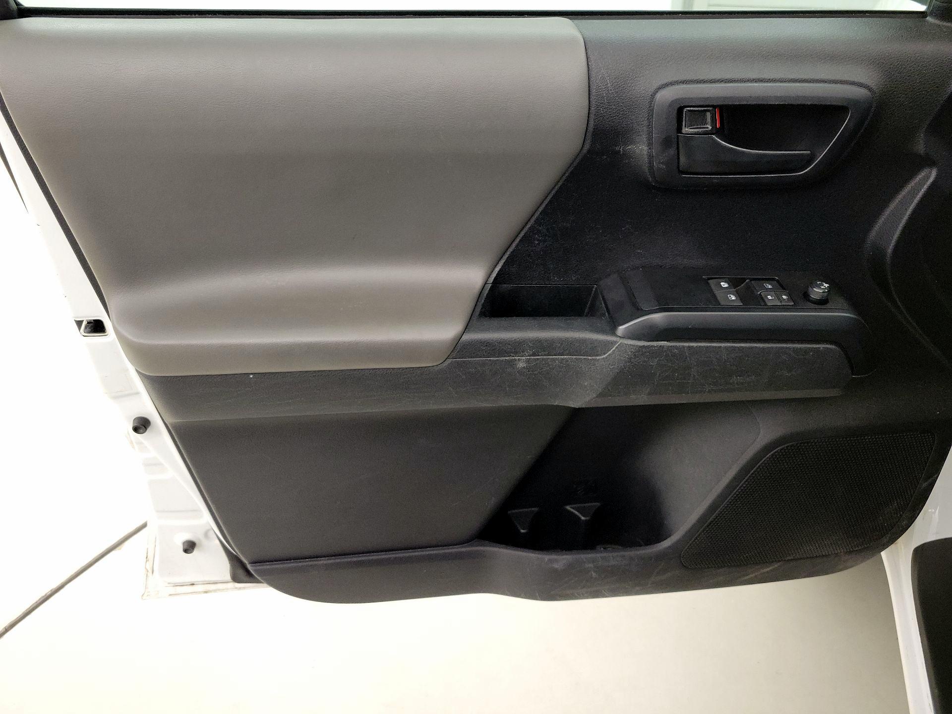 Thumbnail: 2020 Toyota Tacoma - 12