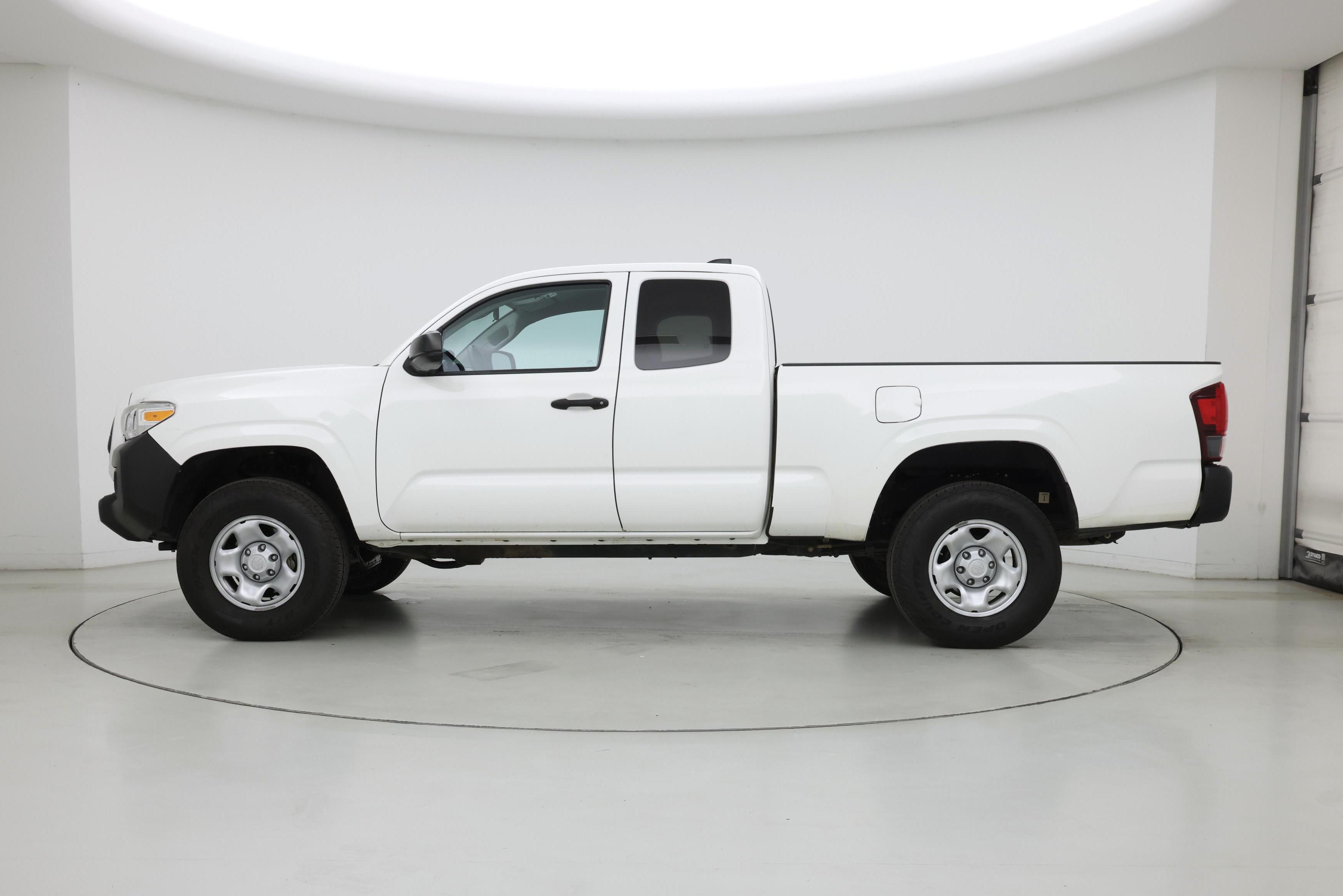 Thumbnail: 2020 Toyota Tacoma - 3