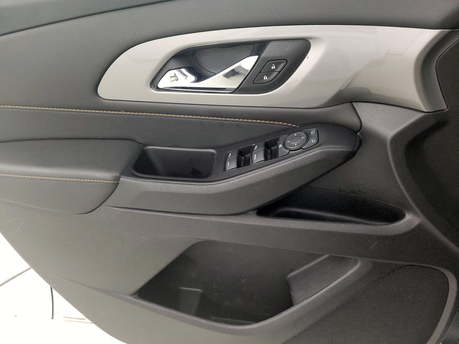 Thumbnail: 2020 Chevrolet Traverse - 12