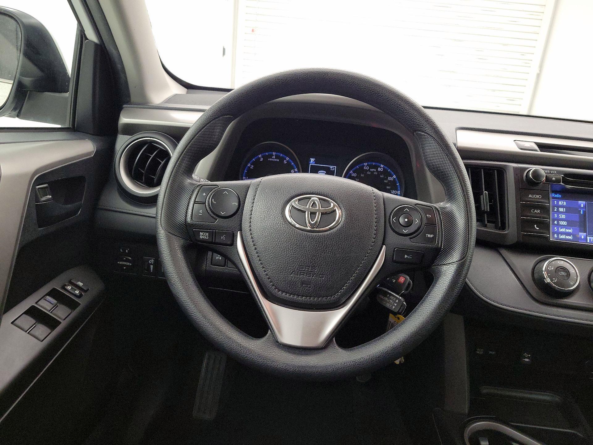 Thumbnail: 2018 Toyota RAV4 - 10