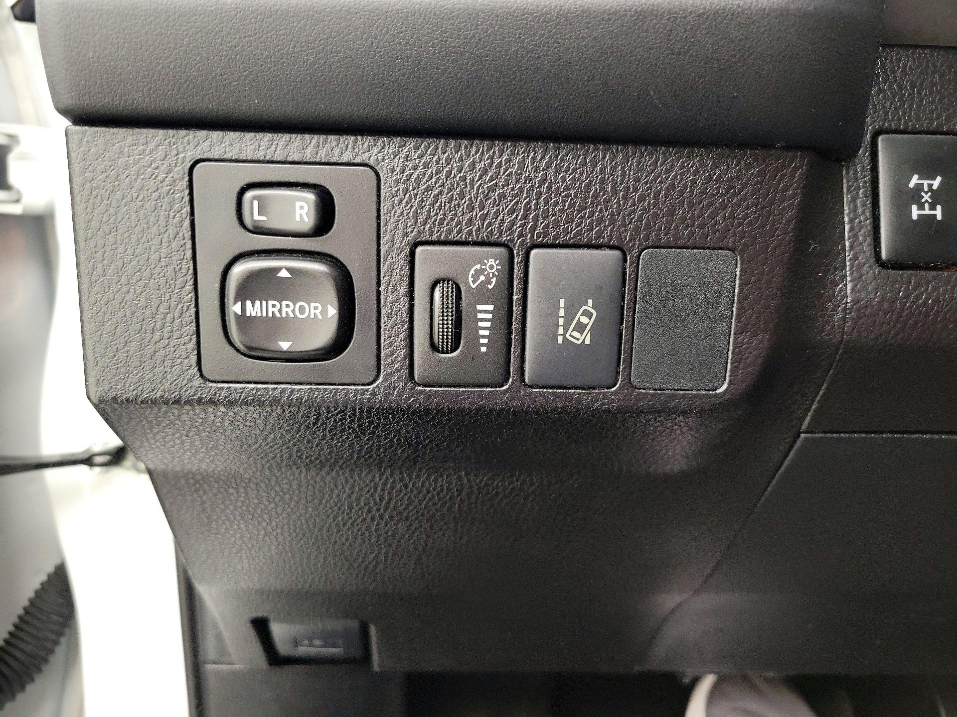 Thumbnail: 2018 Toyota RAV4 - 13