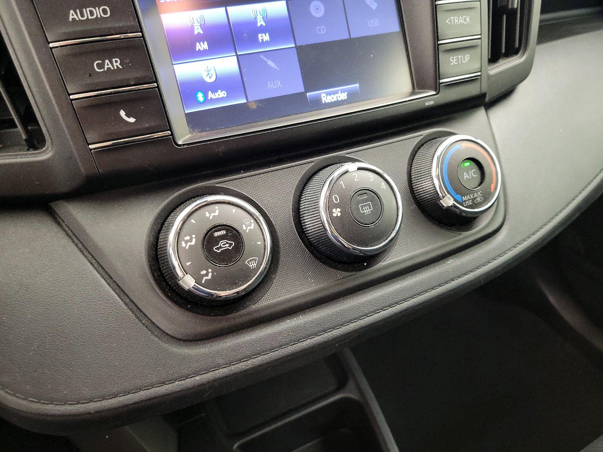 Thumbnail: 2018 Toyota RAV4 - 16