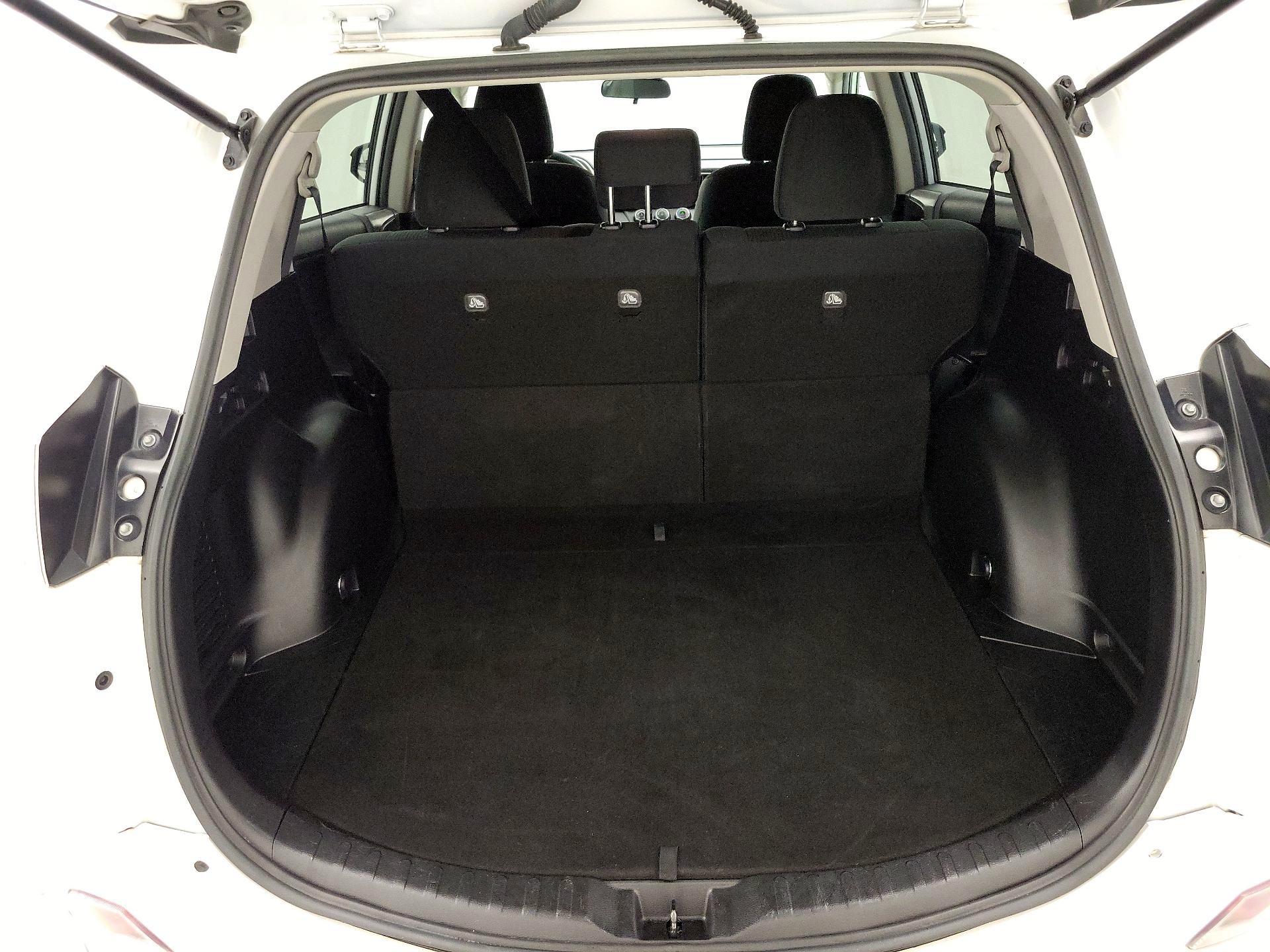 Thumbnail: 2018 Toyota RAV4 - 20