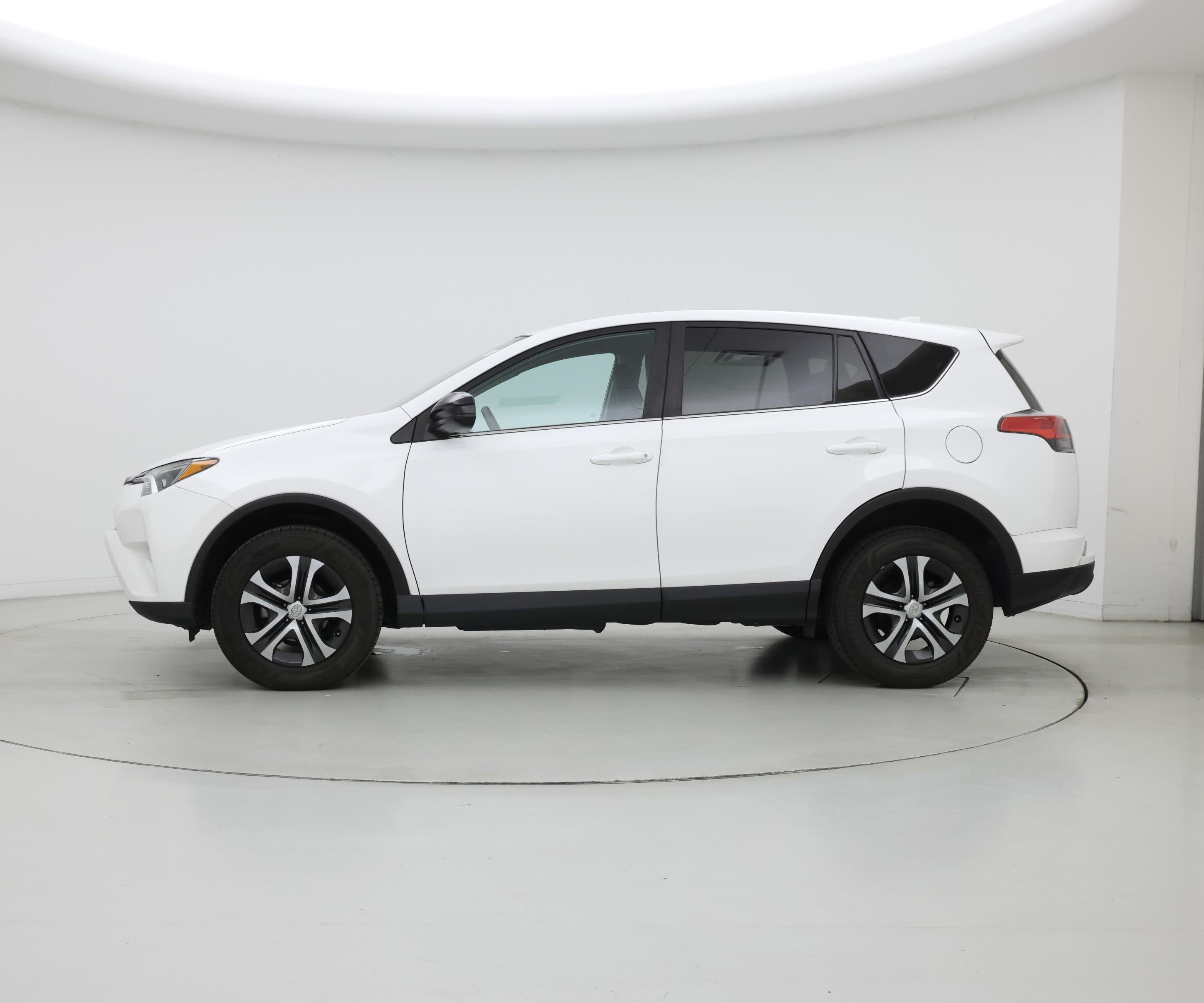 Thumbnail: 2018 Toyota RAV4 - 3