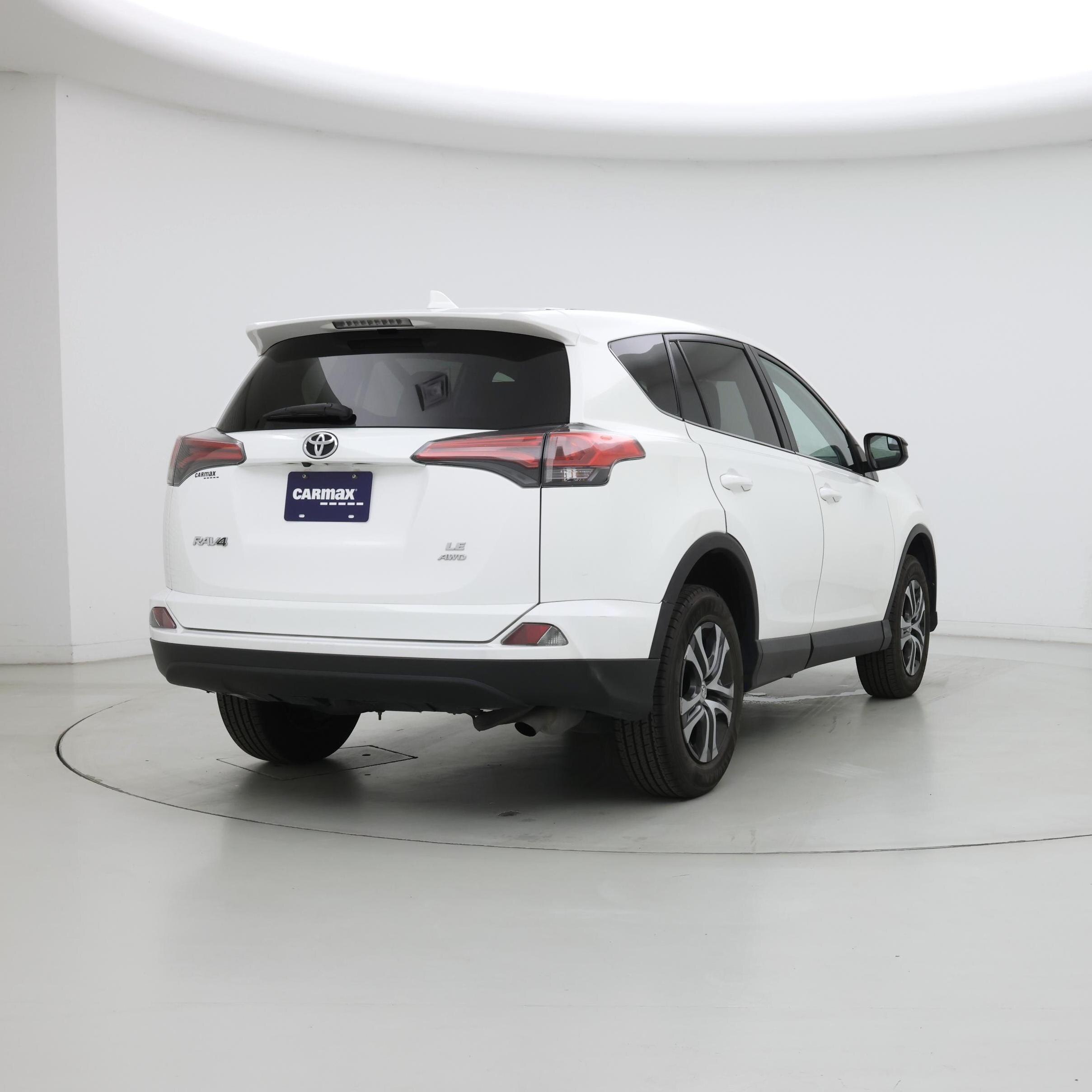 Thumbnail: 2018 Toyota RAV4 - 8