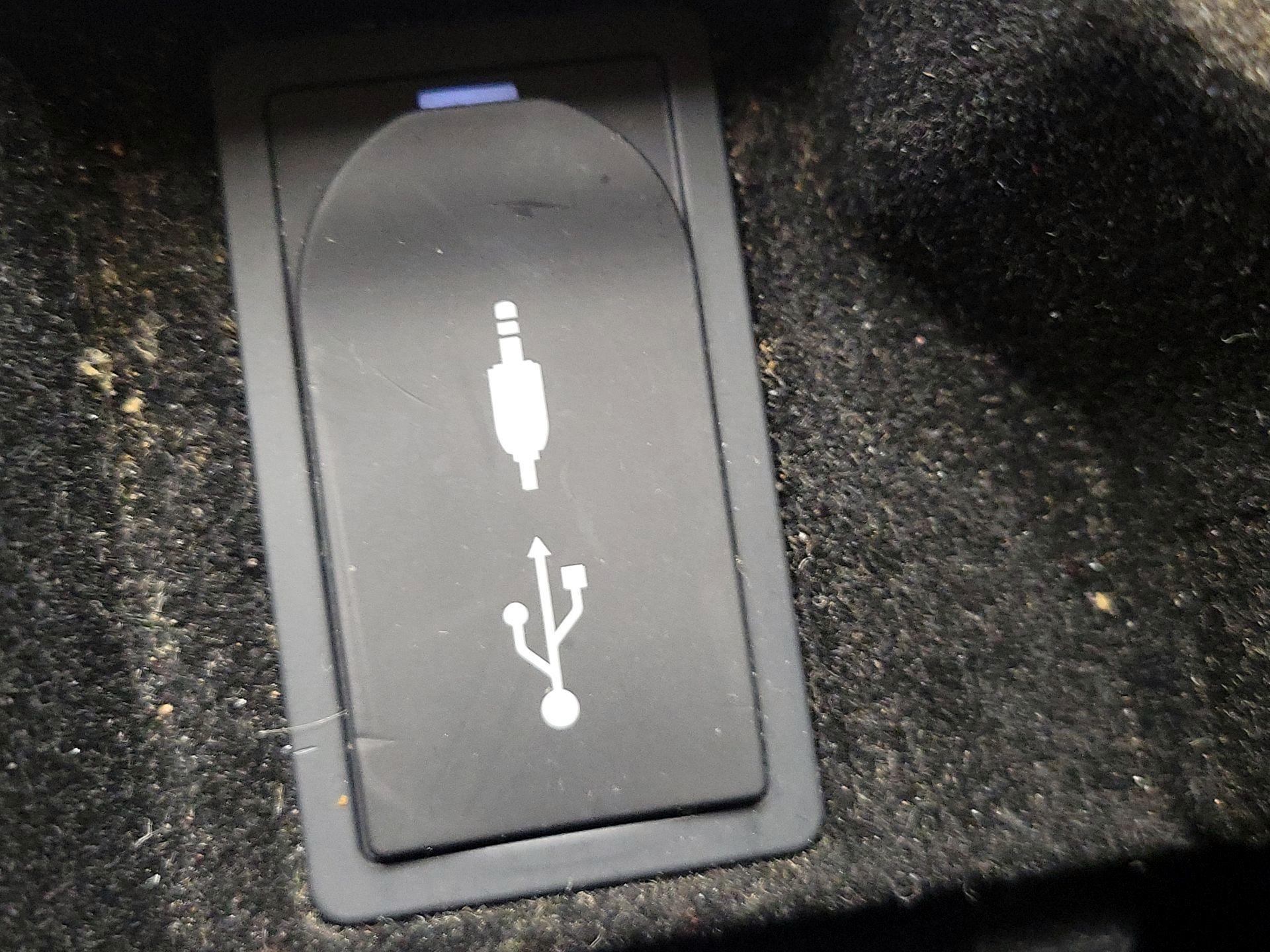 Thumbnail: 2014 Lexus IS - 19