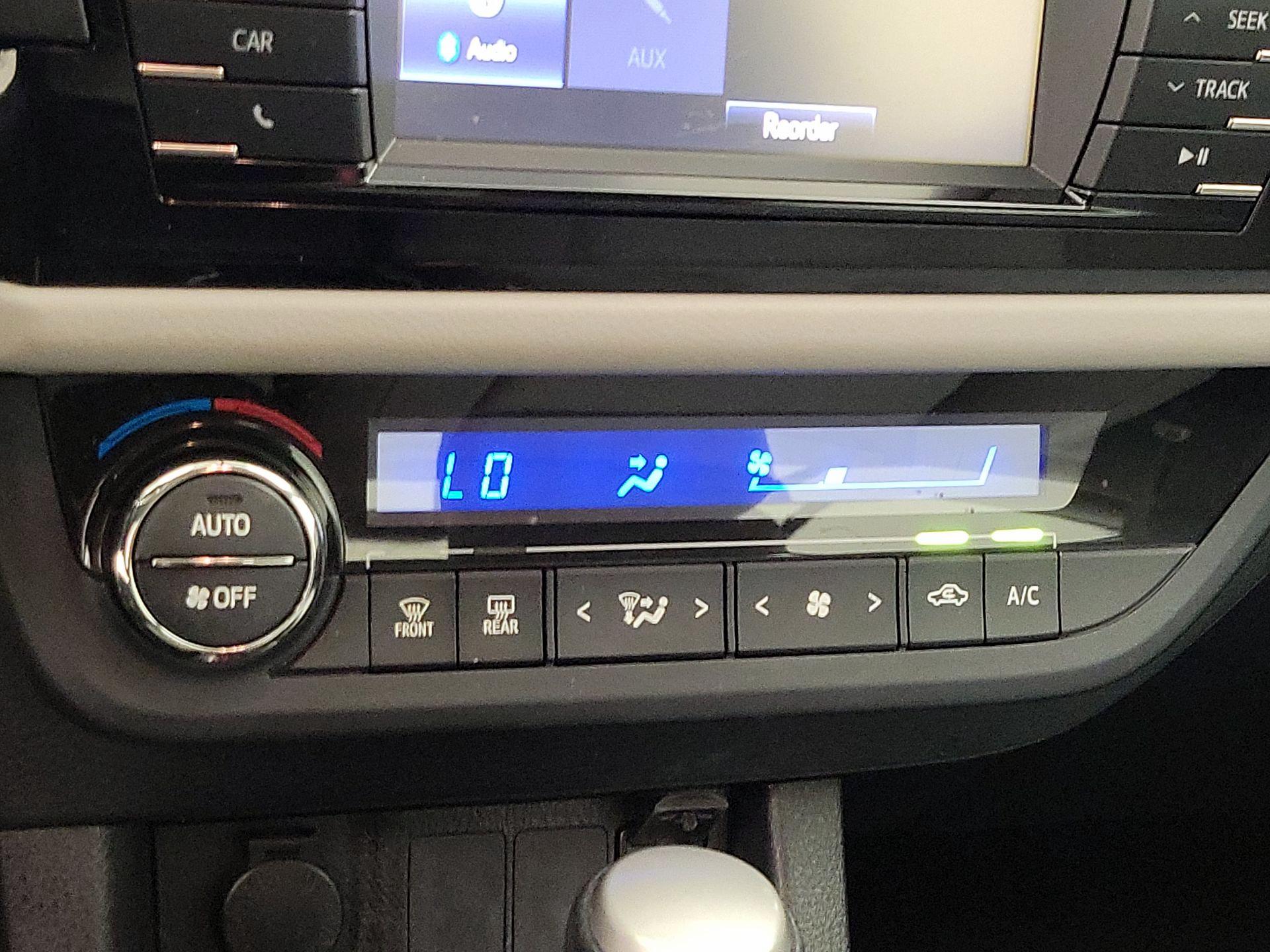 Thumbnail: 2016 Toyota Corolla - 16