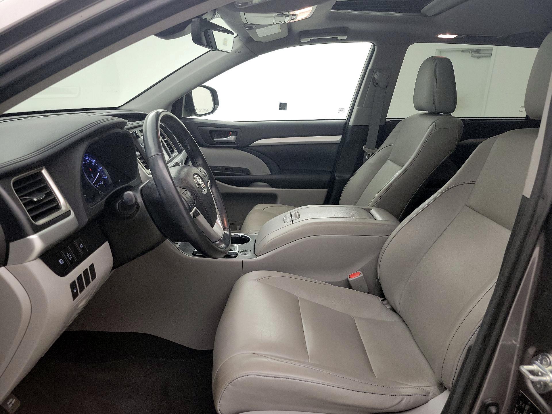 Thumbnail: 2017 Toyota Highlander - 11