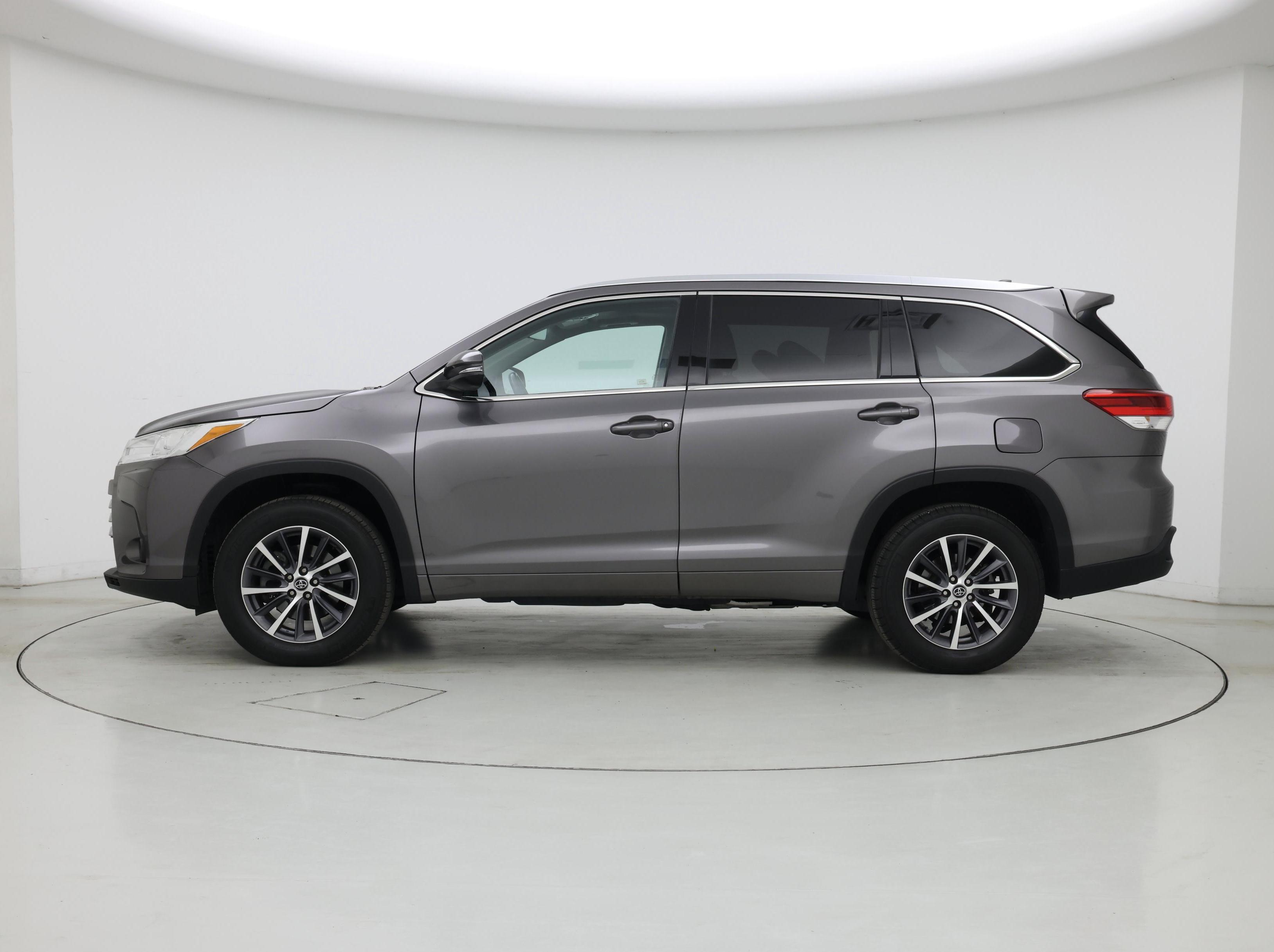 Thumbnail: 2017 Toyota Highlander - 3