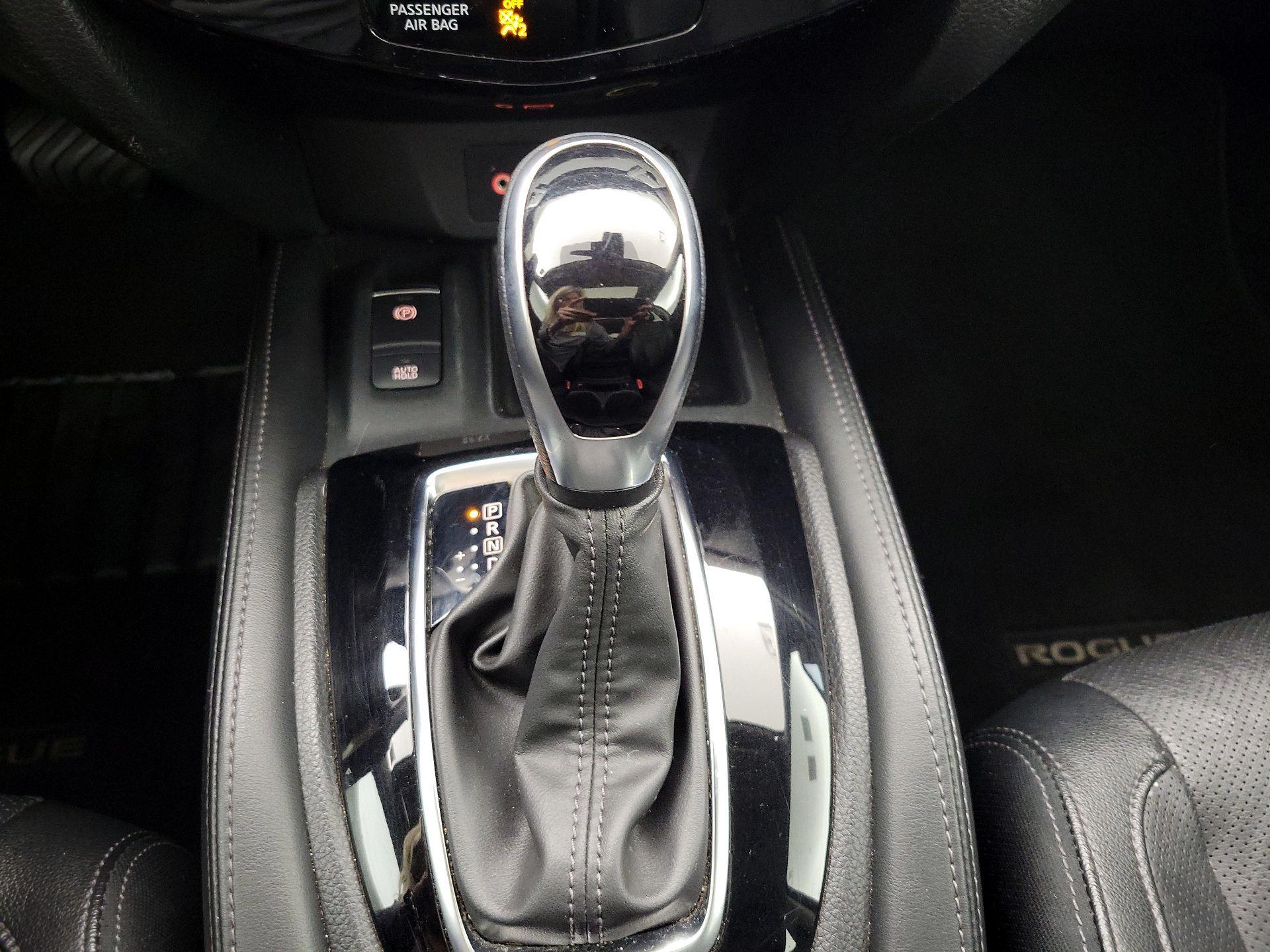 Thumbnail: 2019 Nissan Rogue - 18