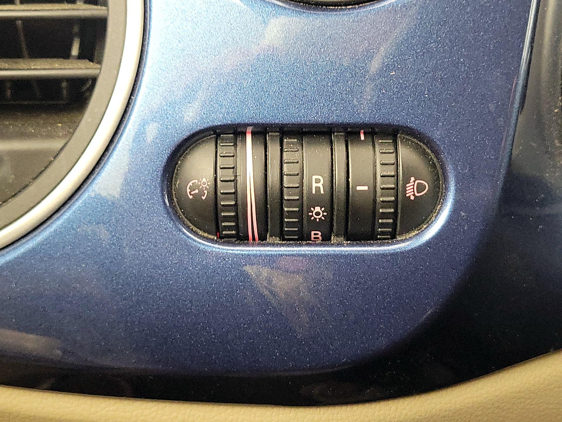 Thumbnail: 2017 Volkswagen Beetle - 13