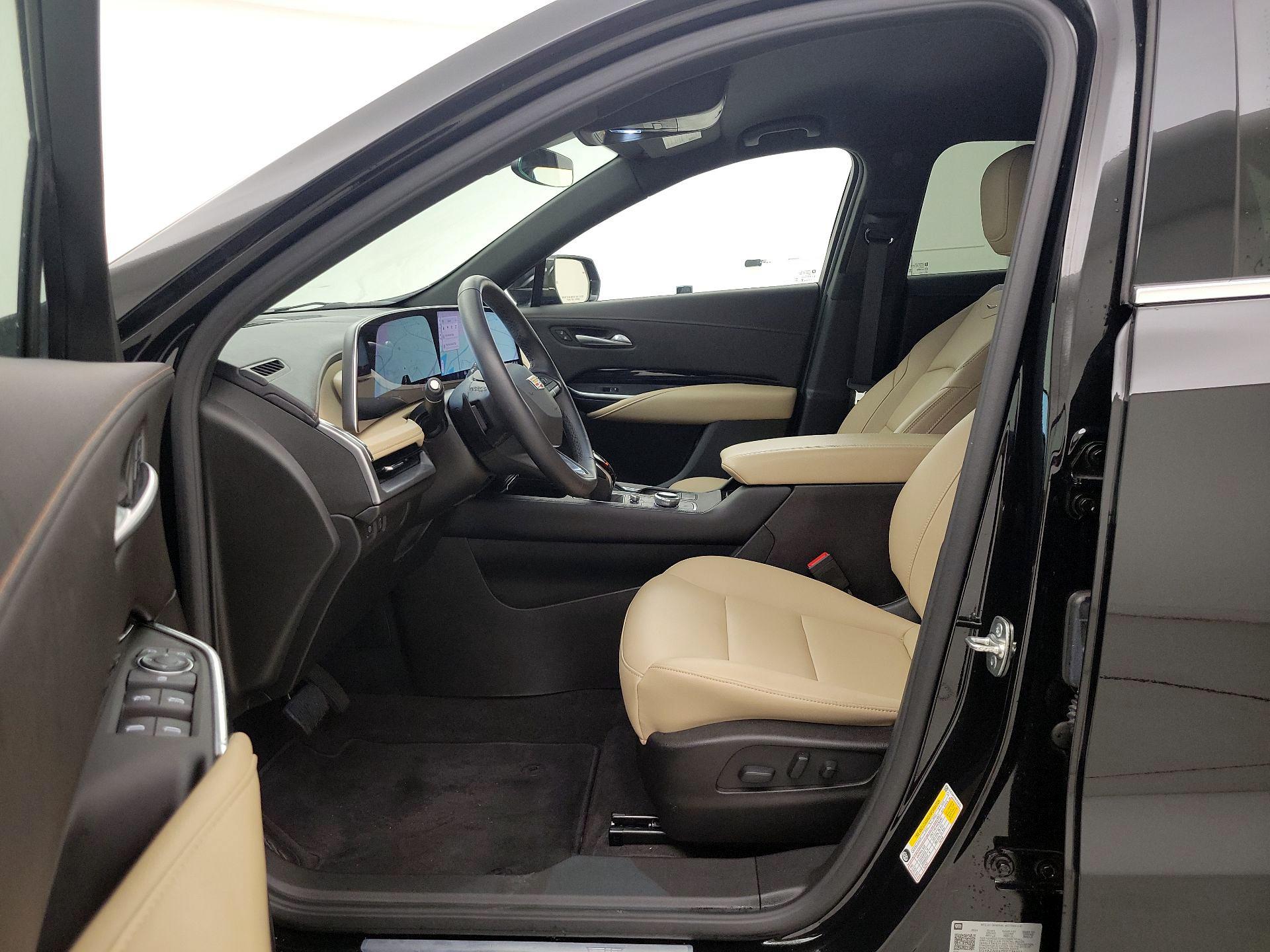 Thumbnail: 2024 Cadillac XT4 - 11