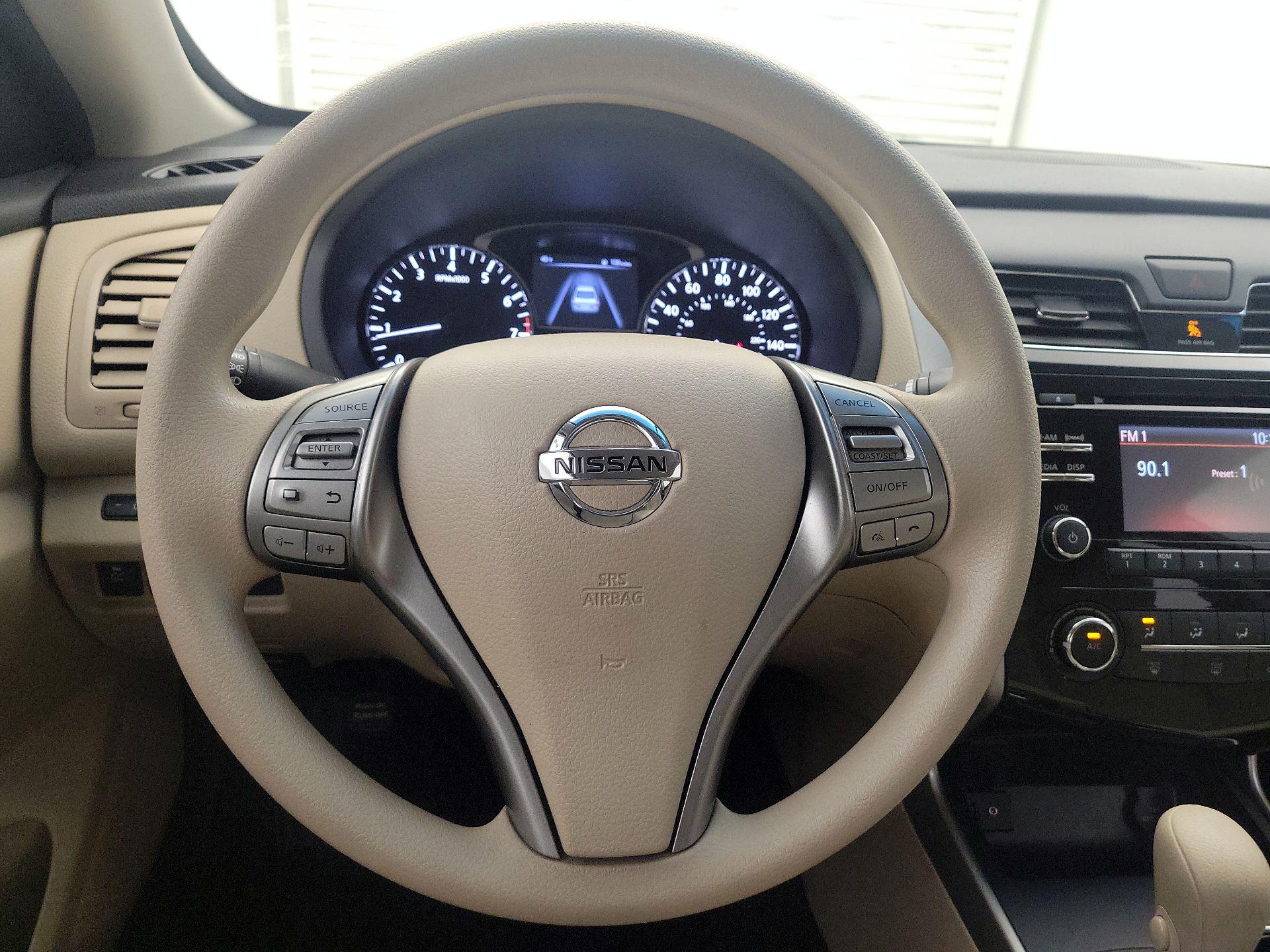 Thumbnail: 2015 Nissan Altima - 10