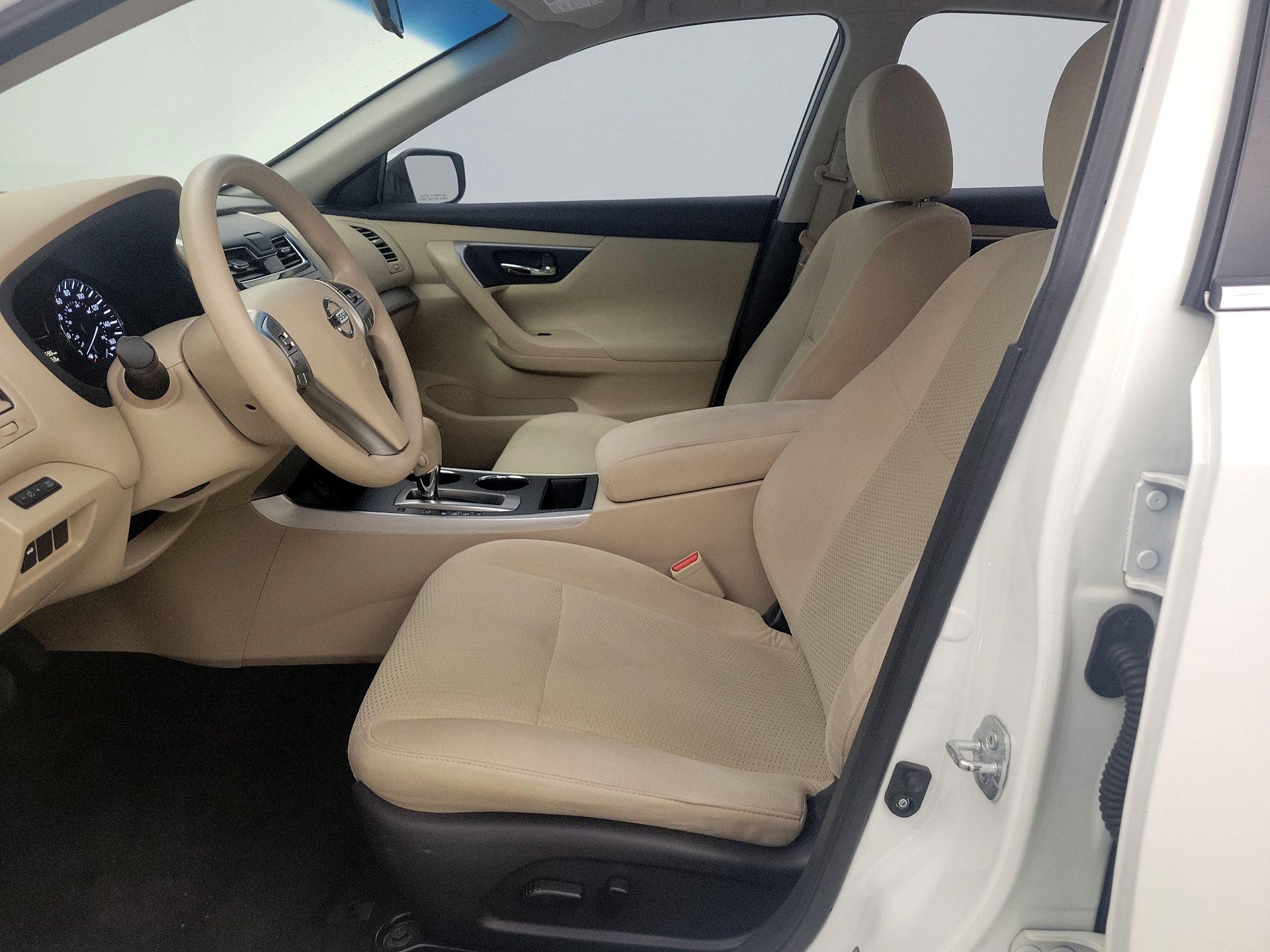 Thumbnail: 2015 Nissan Altima - 11