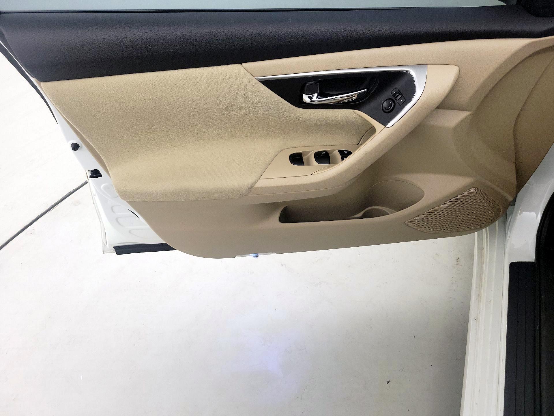 Thumbnail: 2015 Nissan Altima - 12