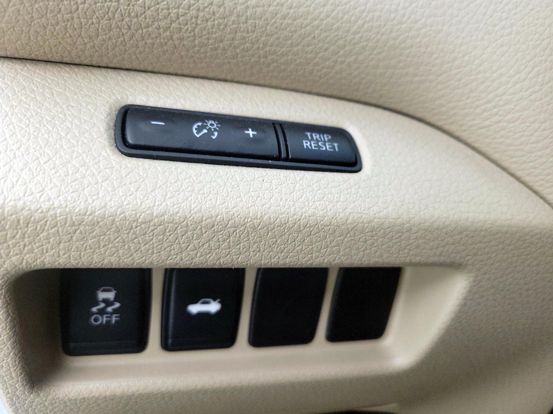 Thumbnail: 2015 Nissan Altima - 13