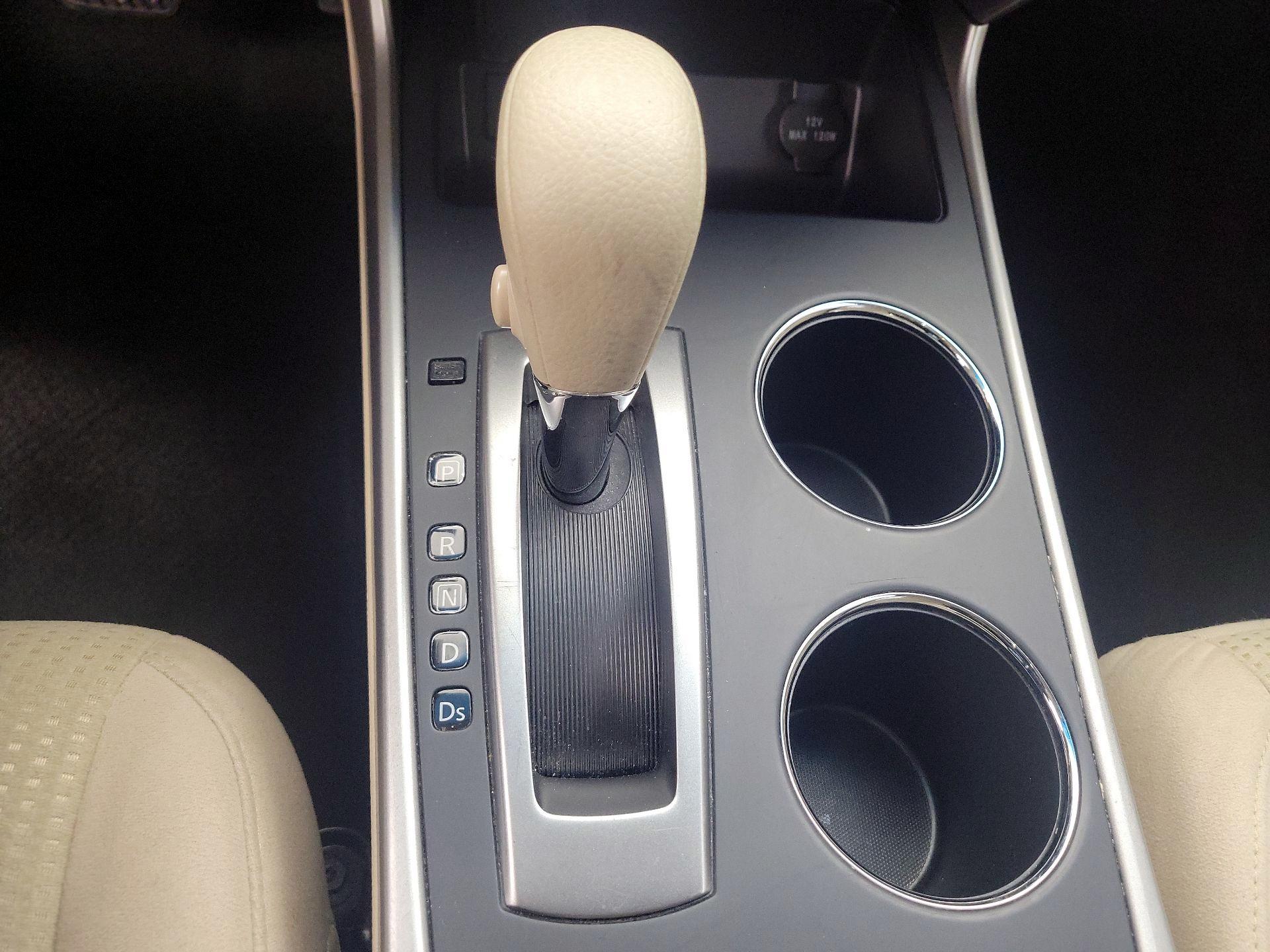 Thumbnail: 2015 Nissan Altima - 17