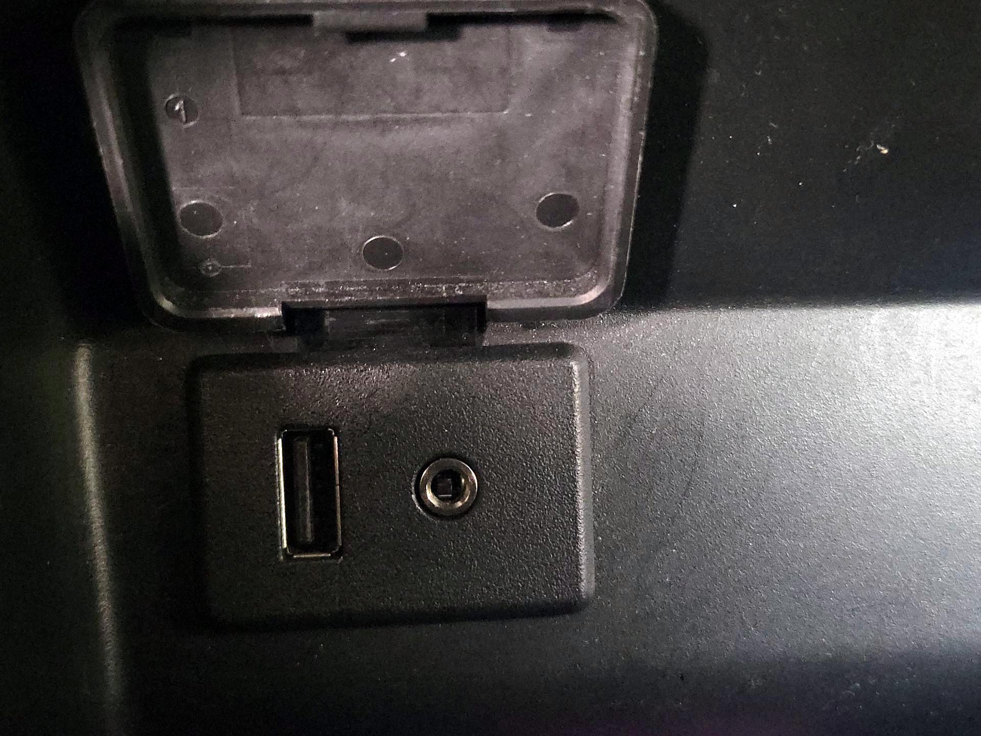 Thumbnail: 2015 Nissan Altima - 18