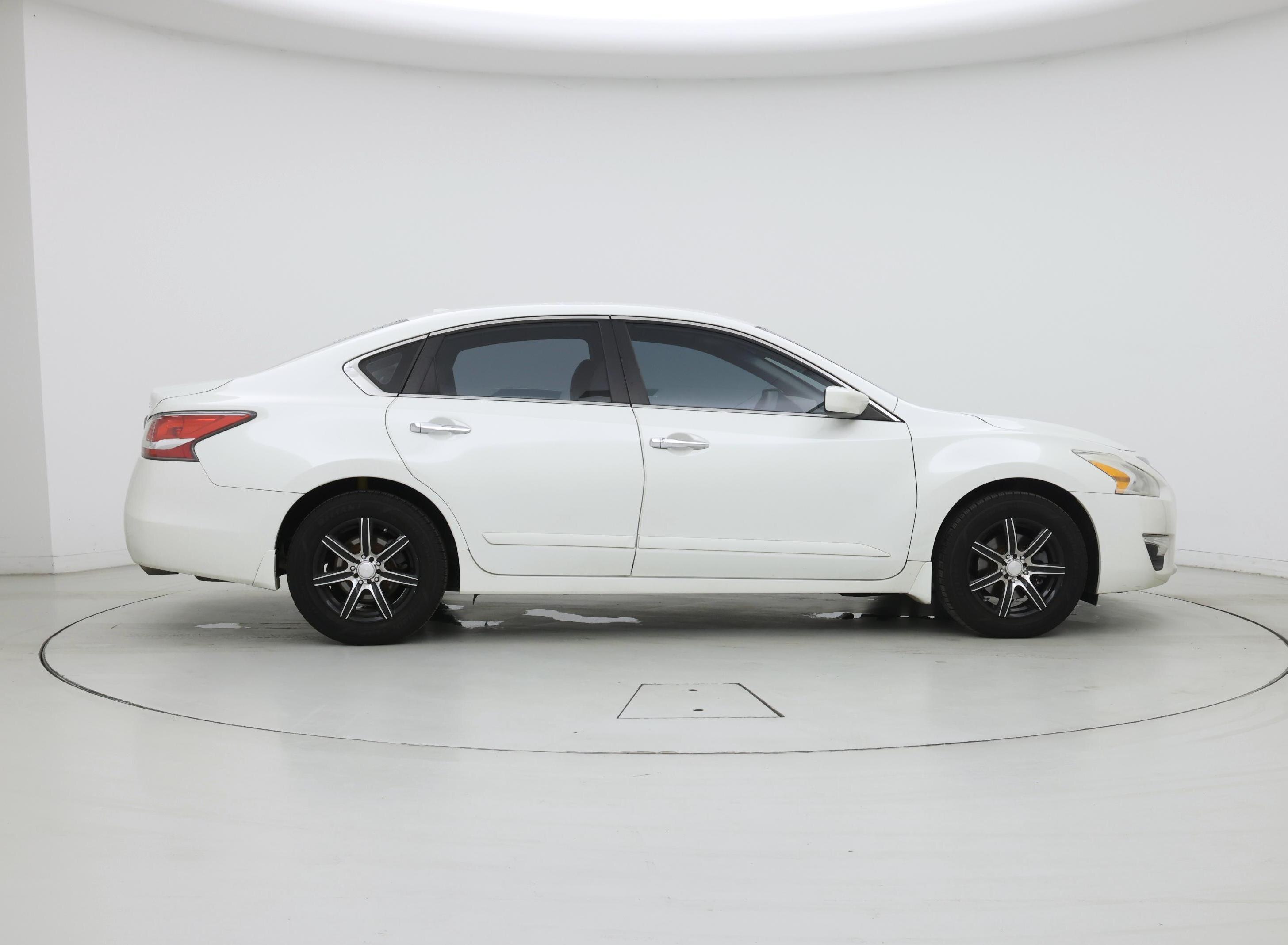 Thumbnail: 2015 Nissan Altima - 7
