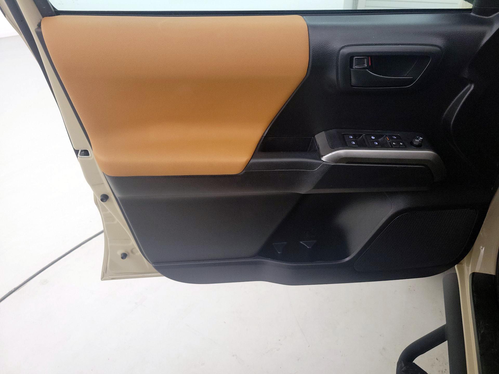 Thumbnail: 2019 Toyota Tacoma - 12