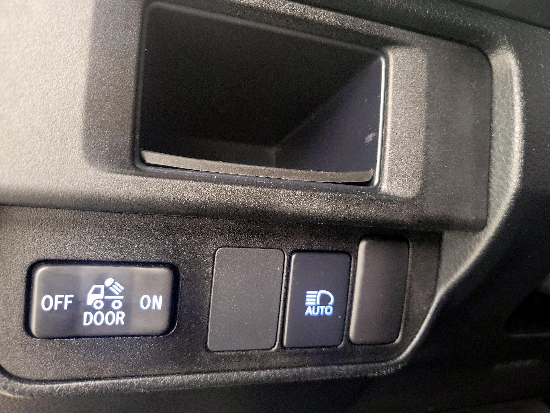 Thumbnail: 2019 Toyota Tacoma - 13