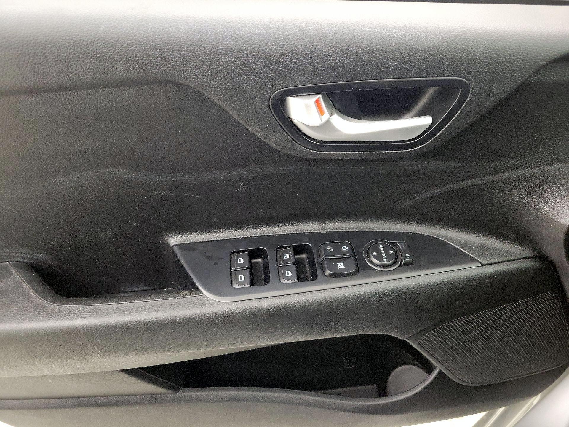 Thumbnail: 2018 Kia Rio - 12