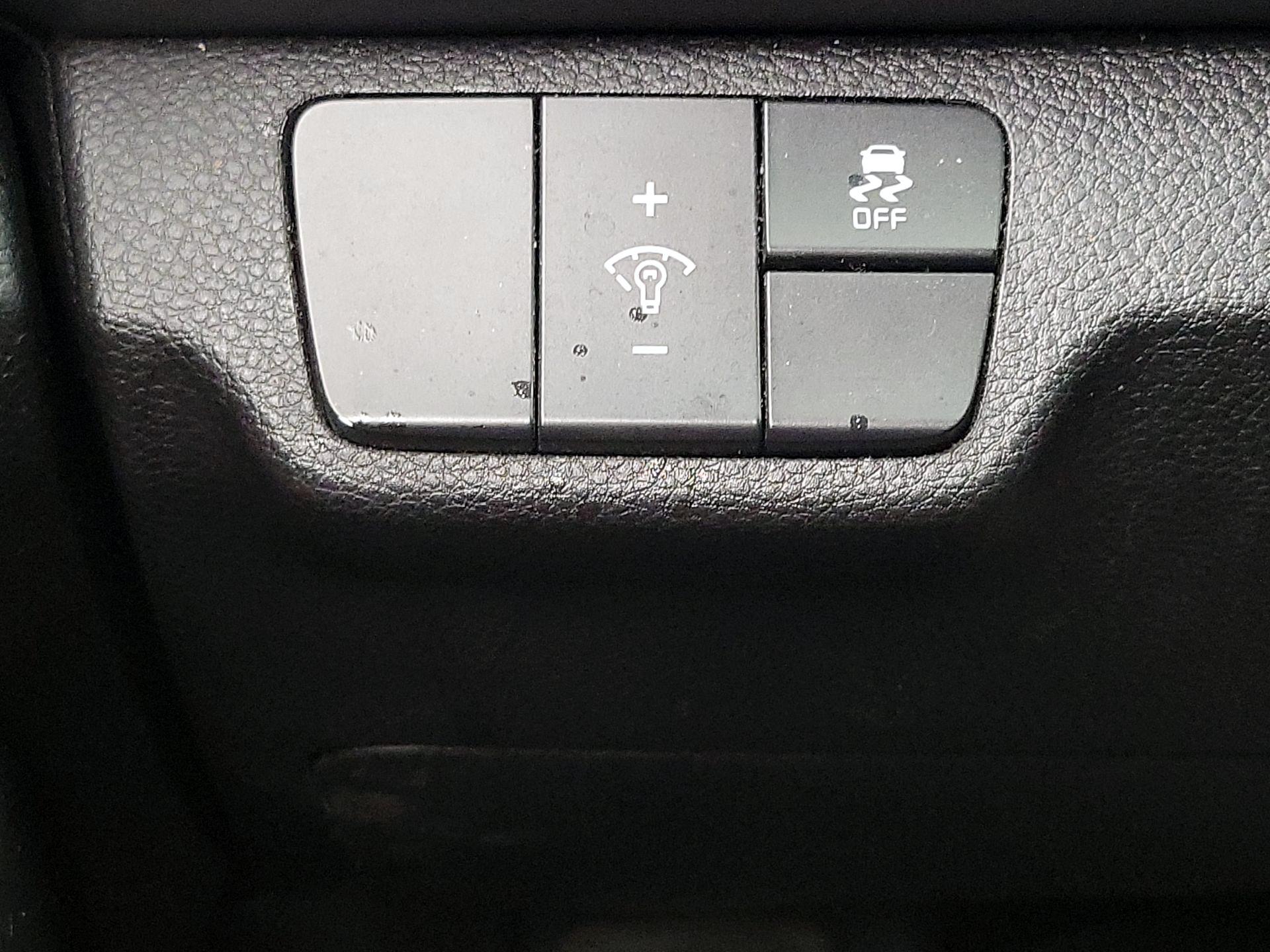 Thumbnail: 2018 Kia Rio - 13