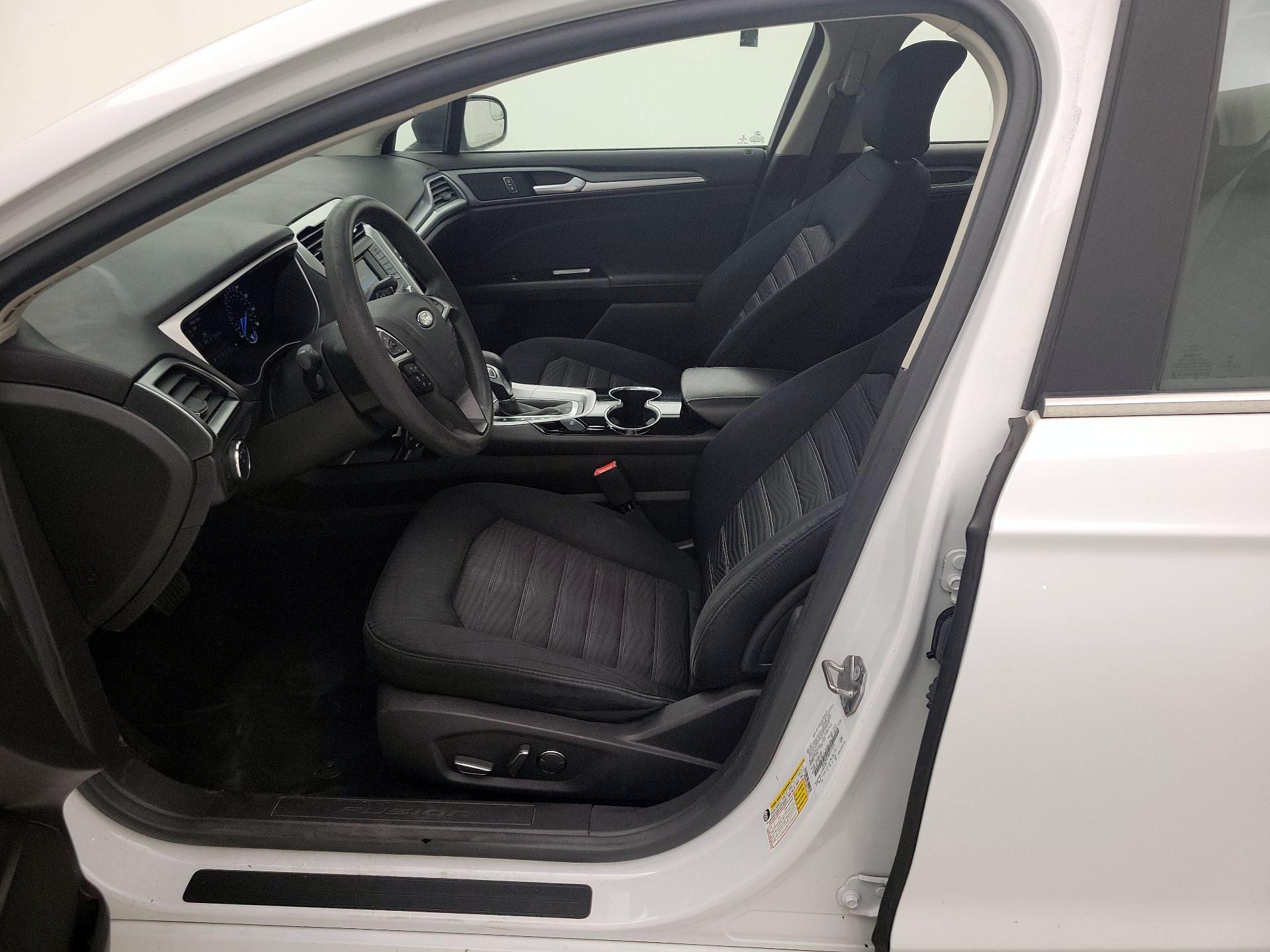 Thumbnail: 2016 Ford Fusion - 11