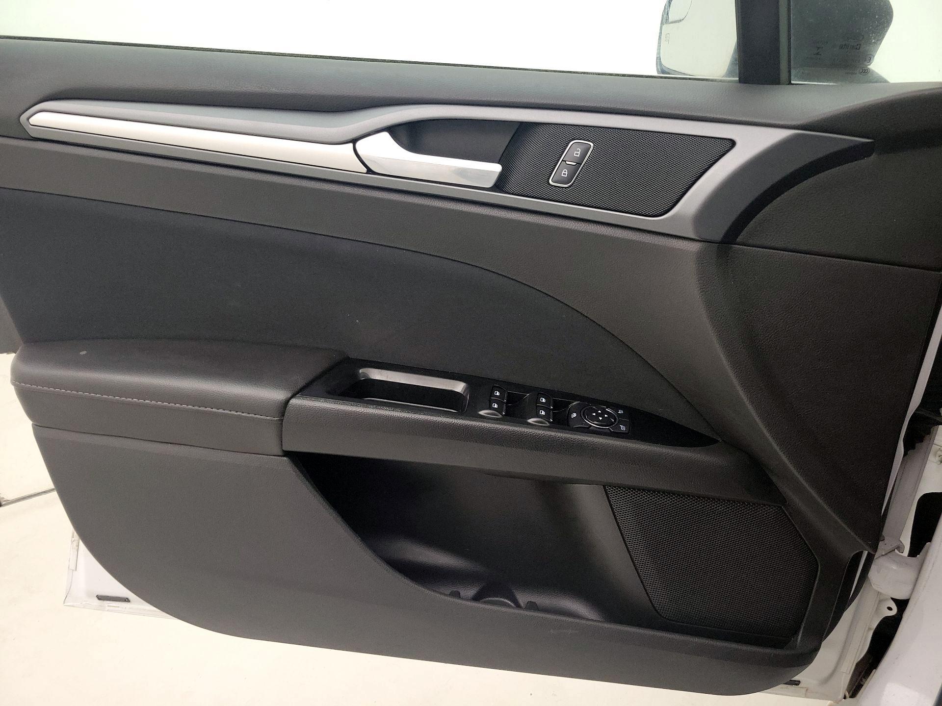 Thumbnail: 2016 Ford Fusion - 12