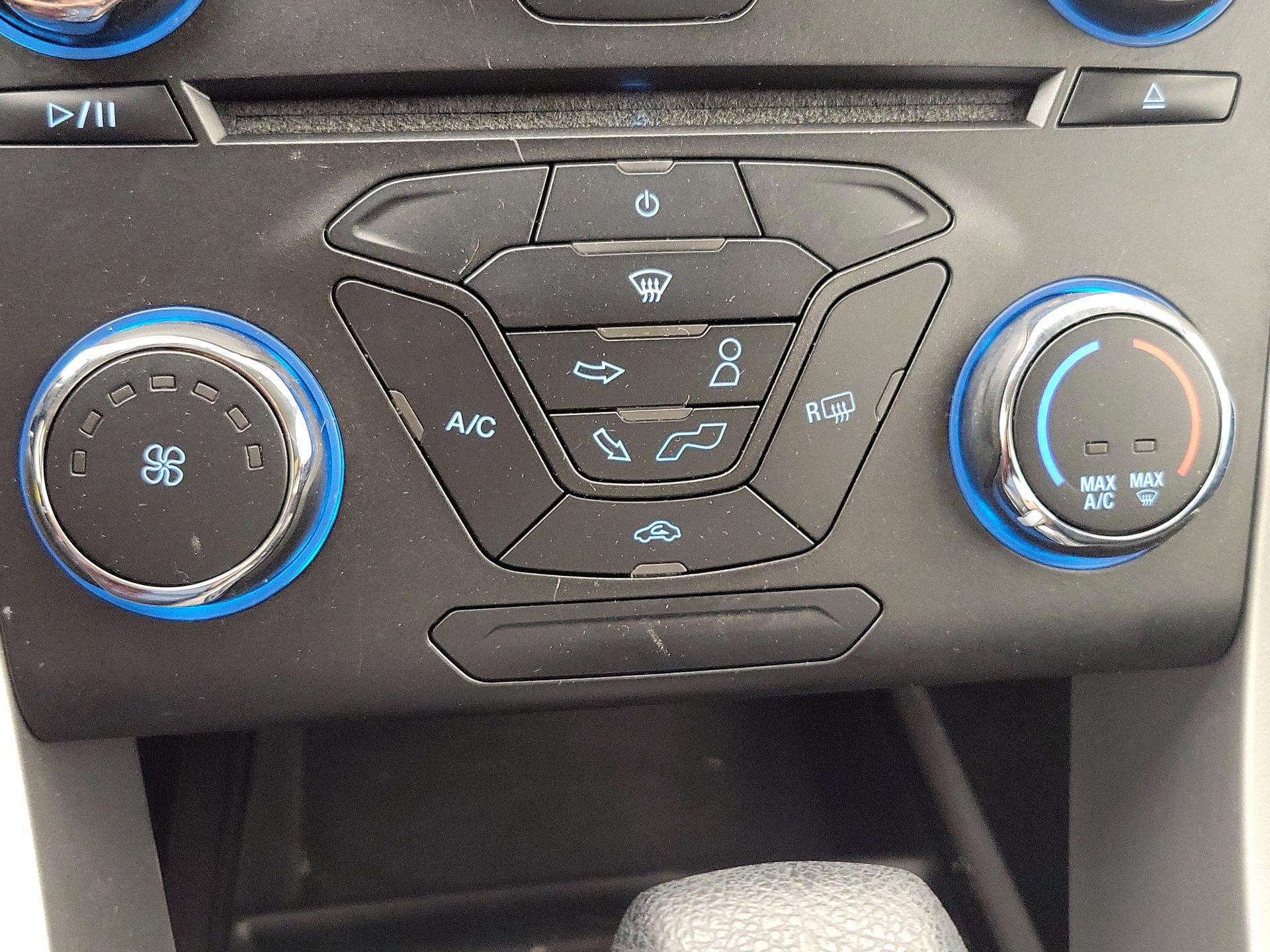 Thumbnail: 2016 Ford Fusion - 16