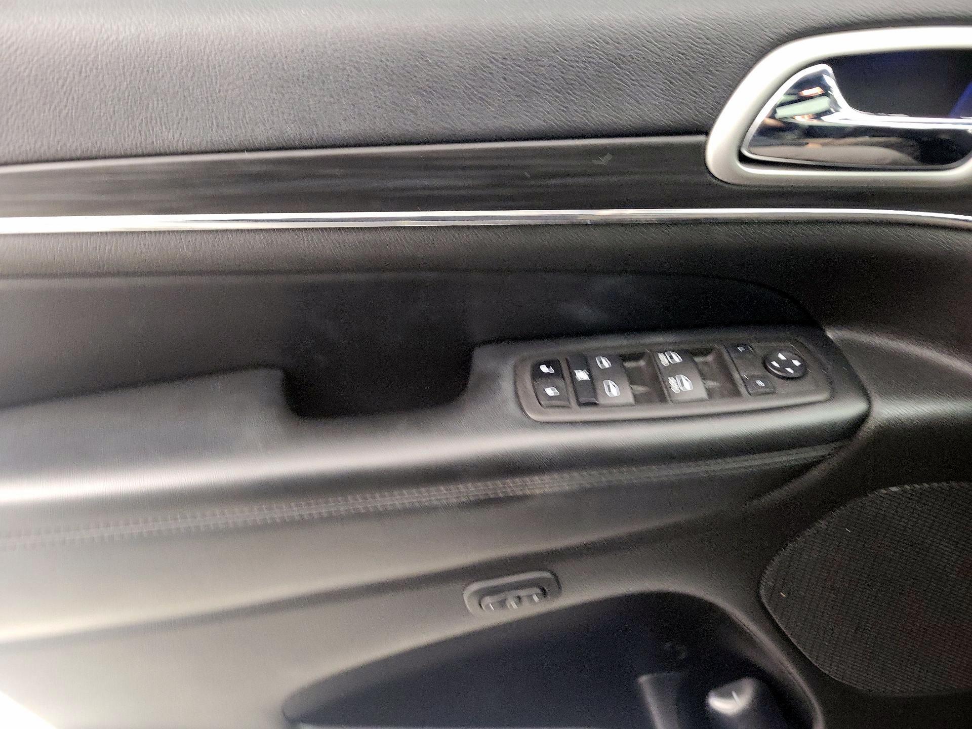 Thumbnail: 2018 Jeep Grand Cherokee - 12