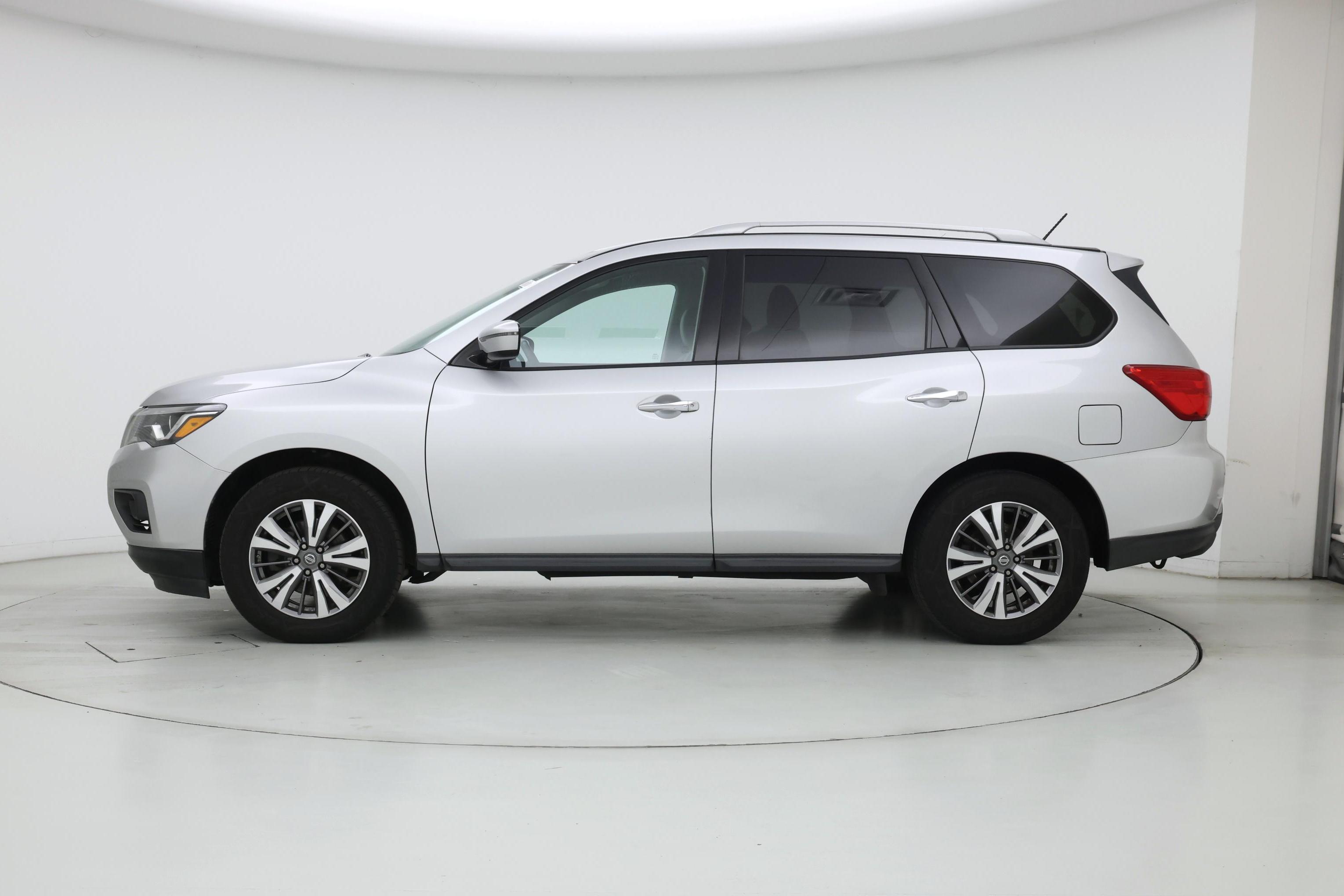 Thumbnail: 2017 Nissan Pathfinder - 3