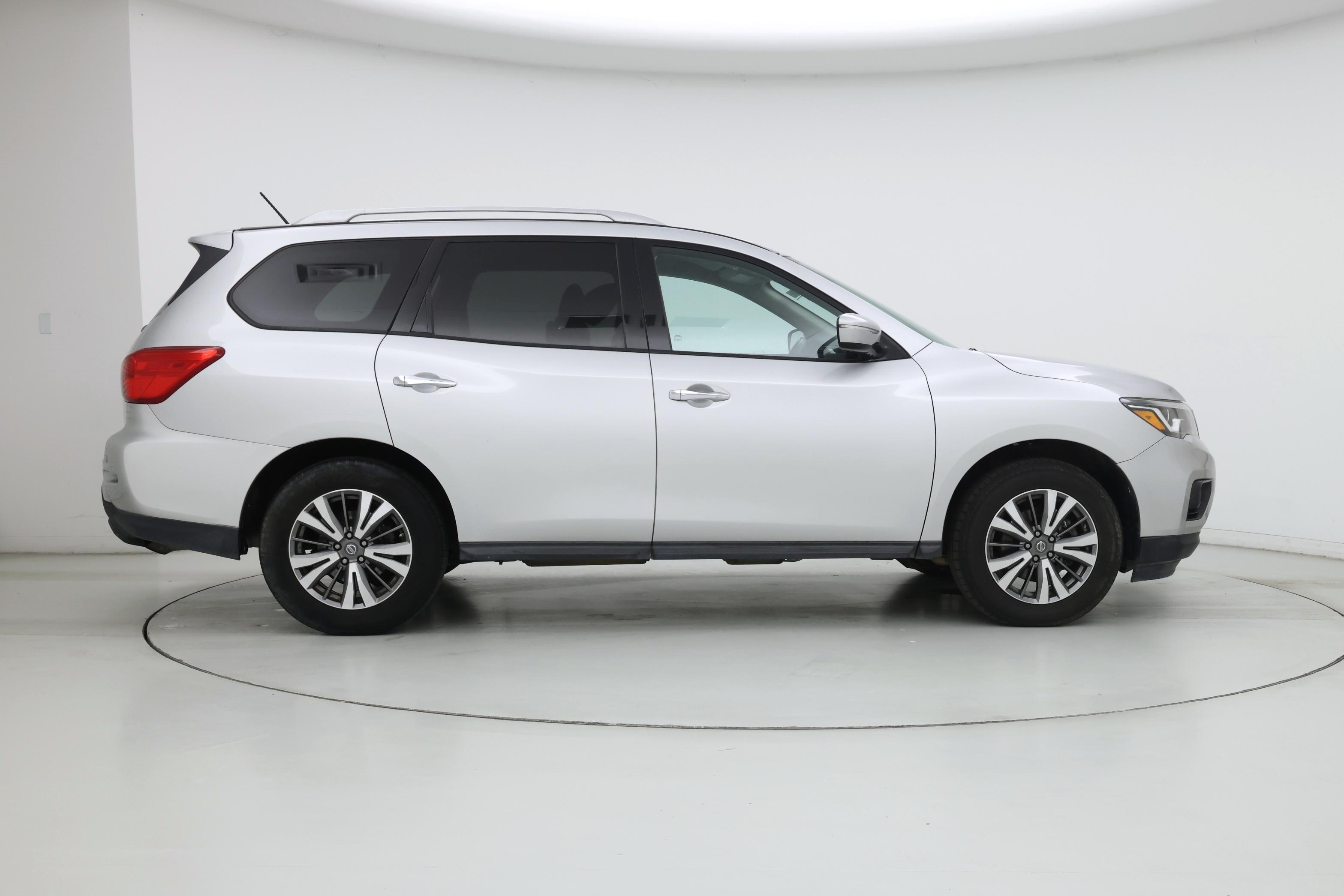 Thumbnail: 2017 Nissan Pathfinder - 7