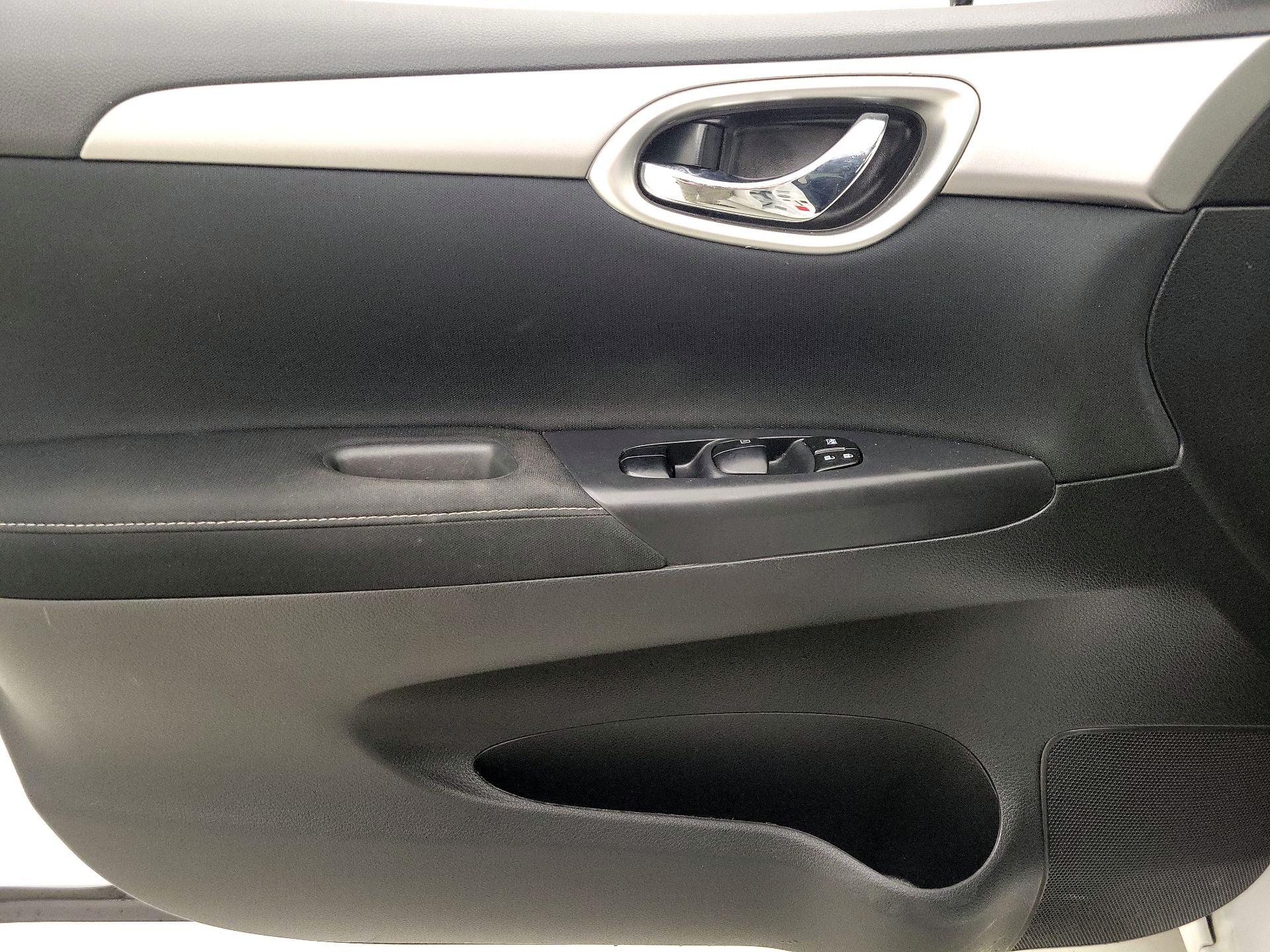 Thumbnail: 2015 Nissan Sentra - 12