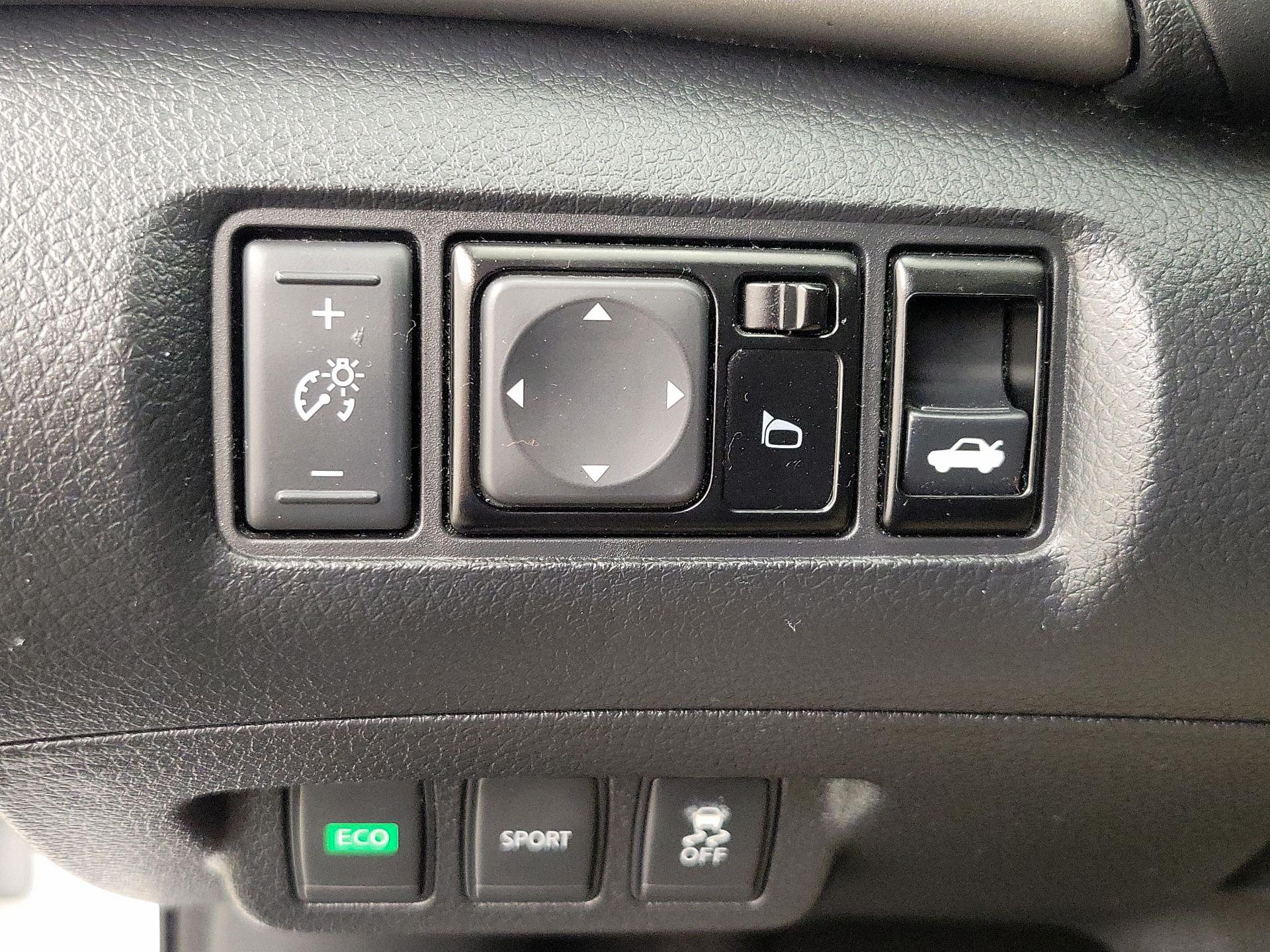 Thumbnail: 2015 Nissan Sentra - 13