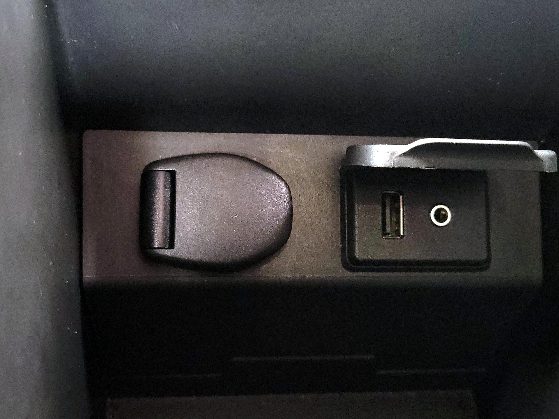 Thumbnail: 2015 Nissan Sentra - 18