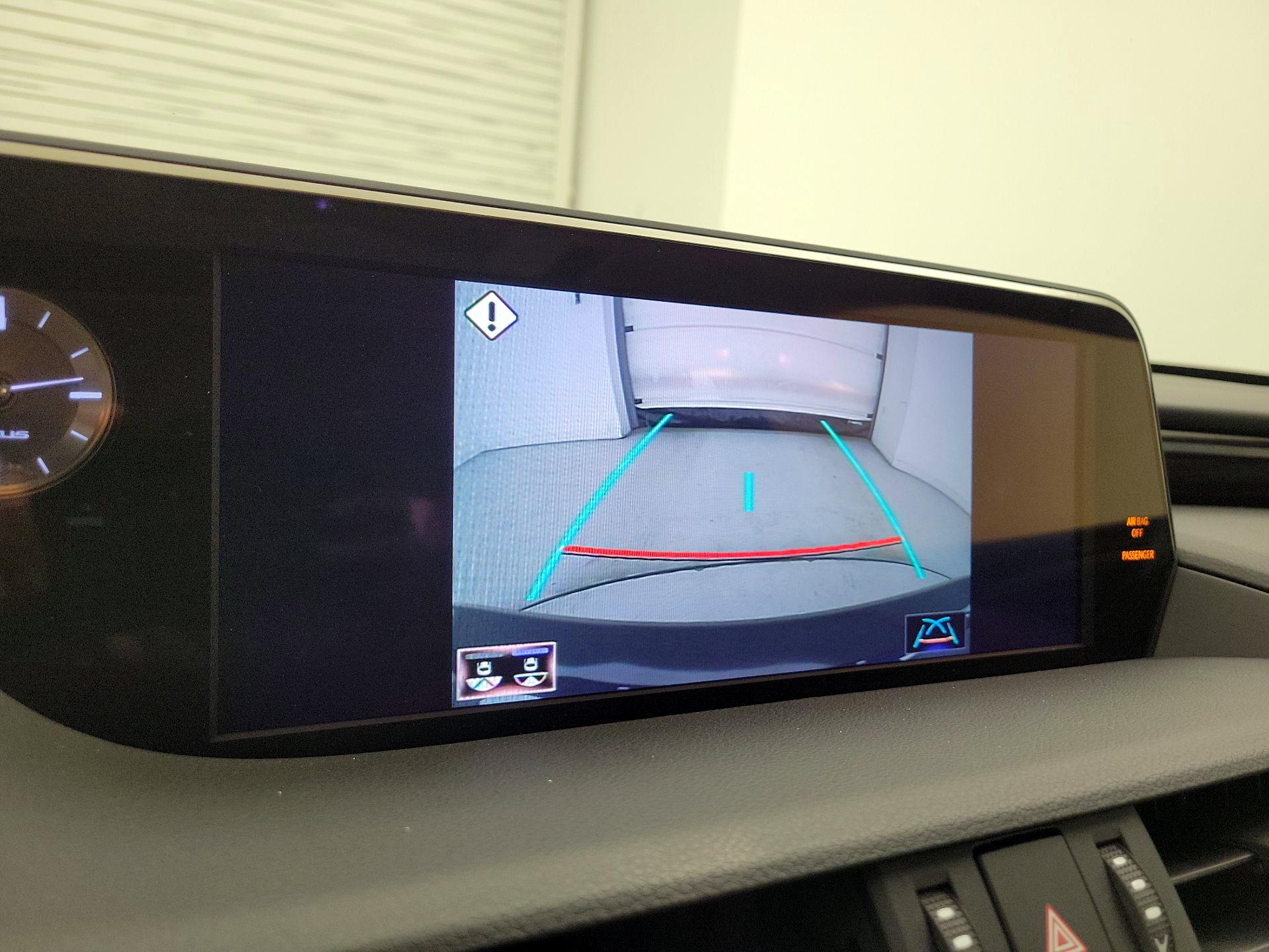 Thumbnail: 2020 Lexus ES - 14