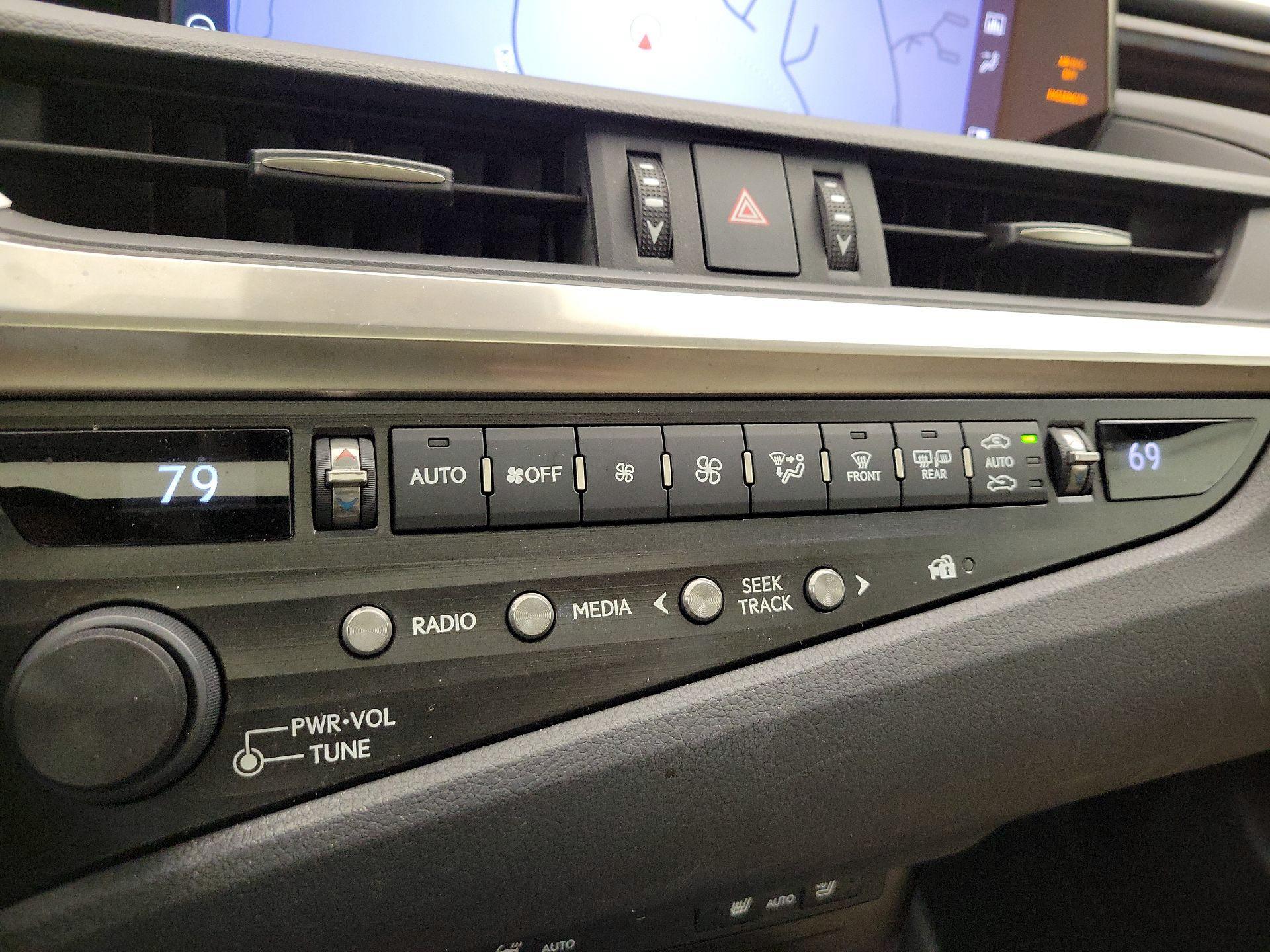 Thumbnail: 2020 Lexus ES - 16