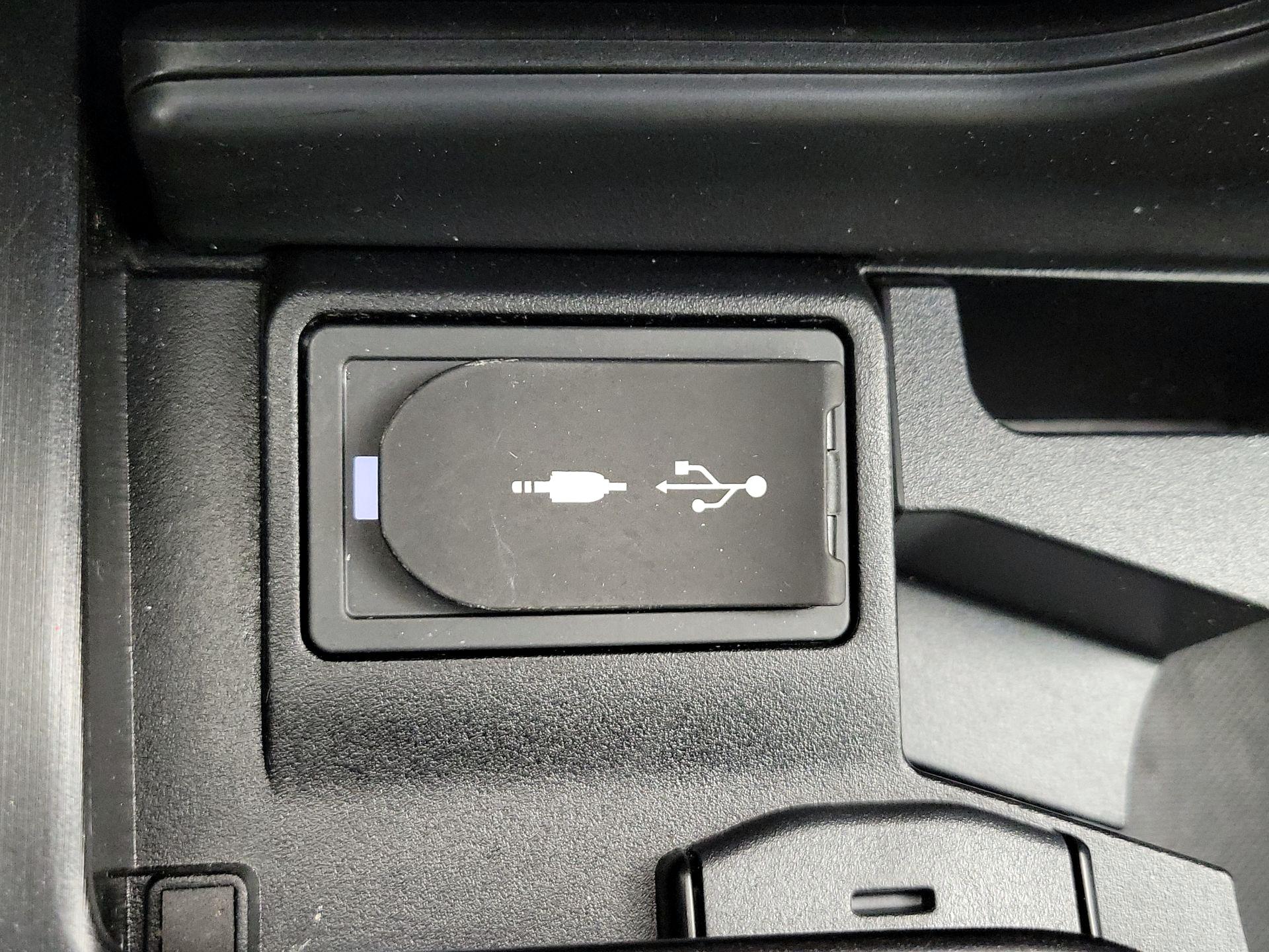 Thumbnail: 2020 Lexus ES - 18