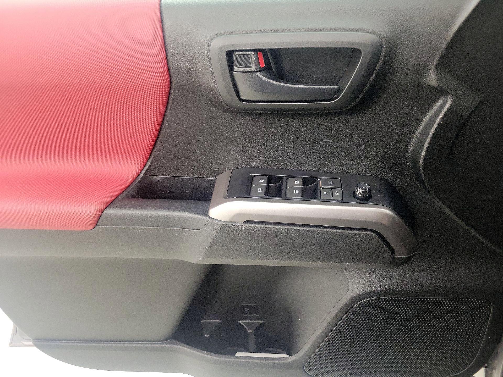 Thumbnail: 2022 Toyota Tacoma - 12