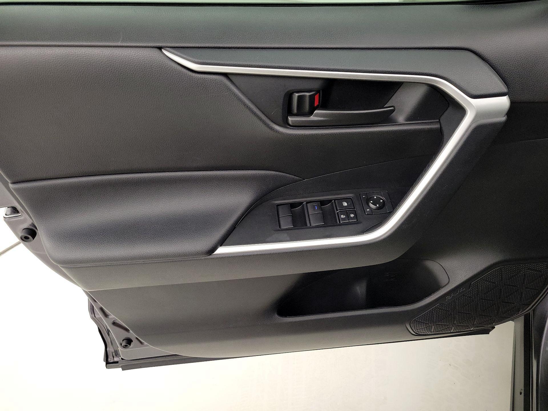 Thumbnail: 2021 Toyota RAV4 - 12