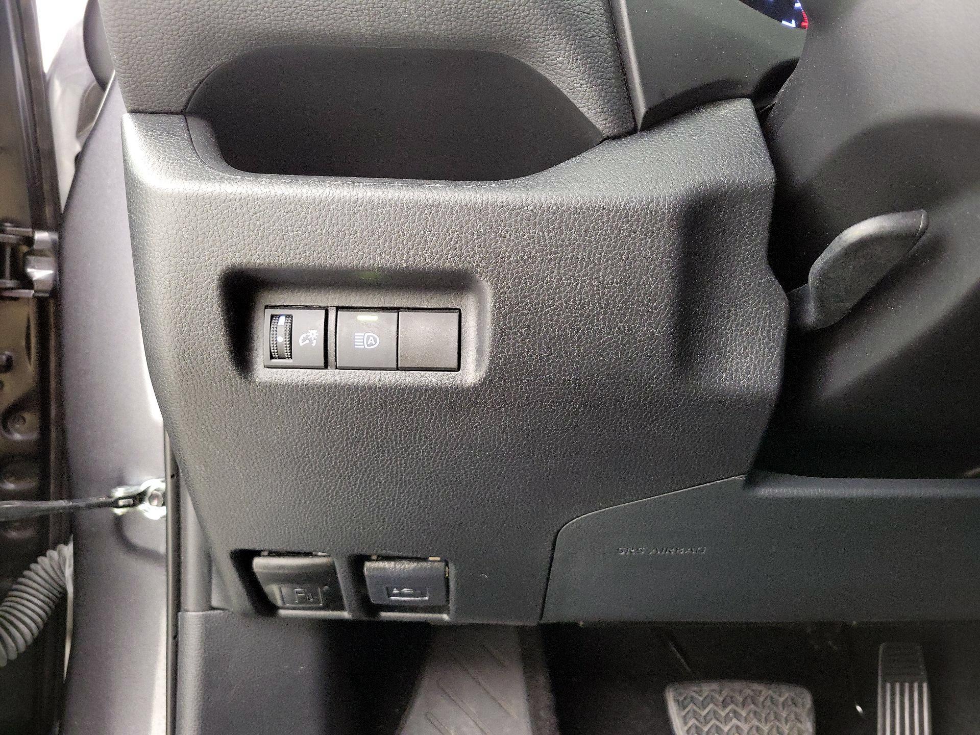 Thumbnail: 2021 Toyota RAV4 - 13