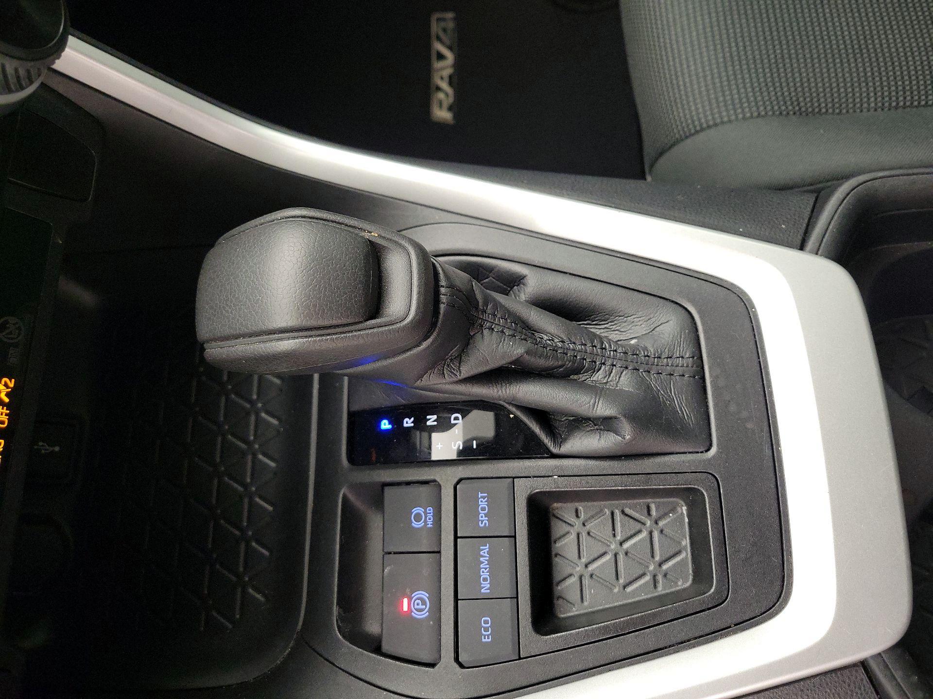 Thumbnail: 2021 Toyota RAV4 - 17