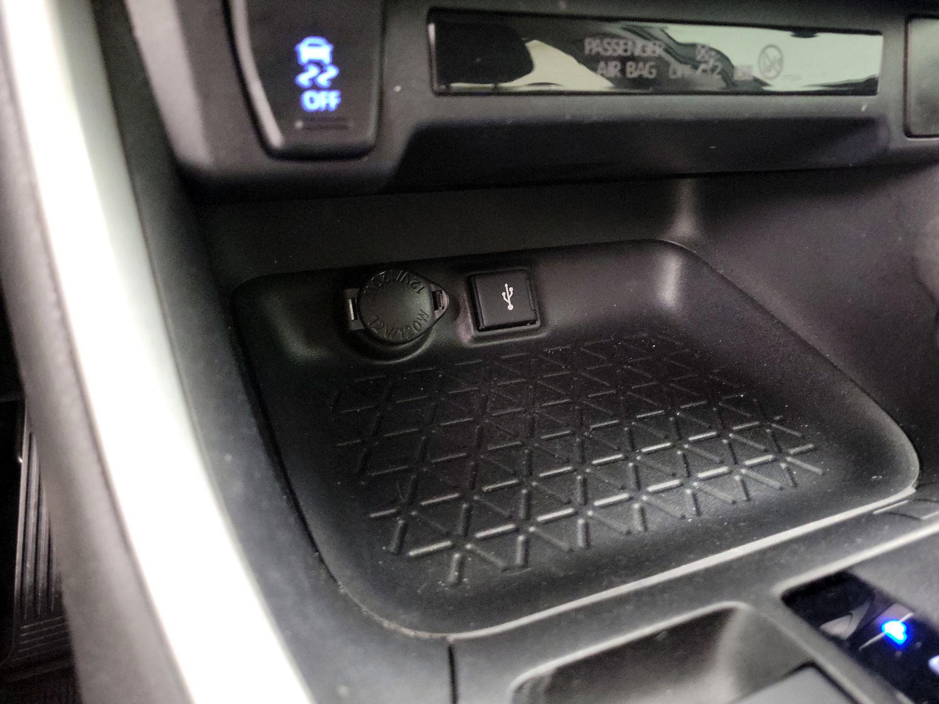 Thumbnail: 2021 Toyota RAV4 - 18